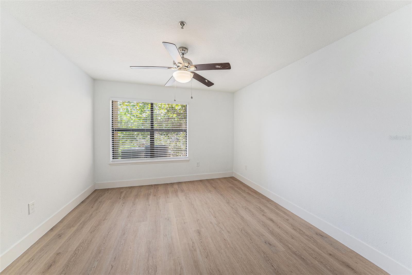 Listing photo id 15 for 11901 4th Street N 2107