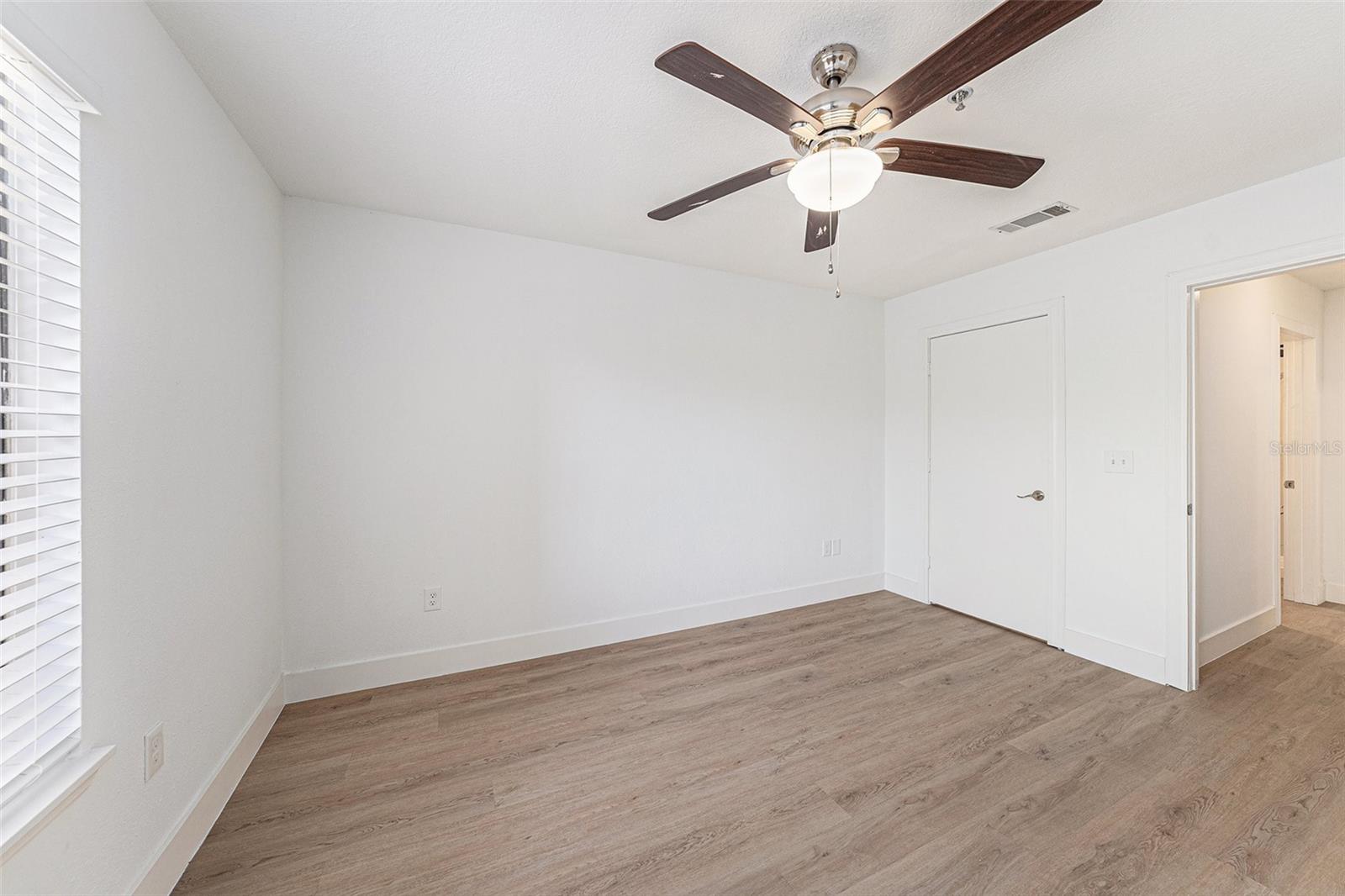 Listing photo id 16 for 11901 4th Street N 2107
