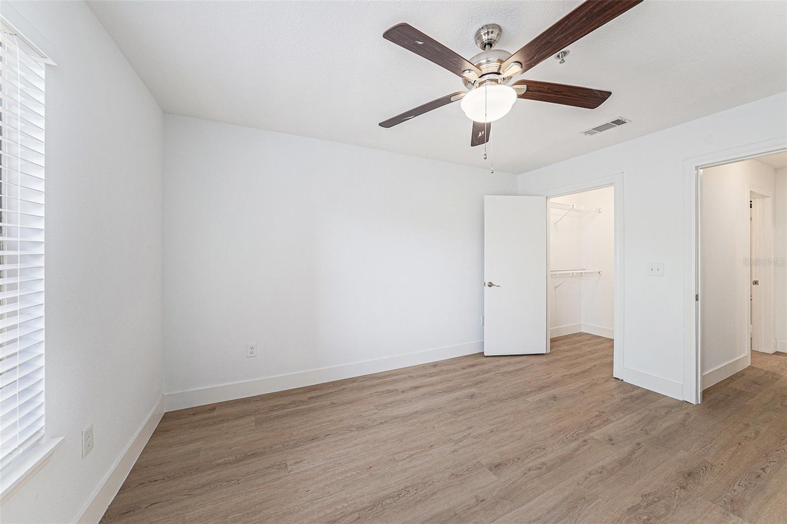 Listing photo id 17 for 11901 4th Street N 2107