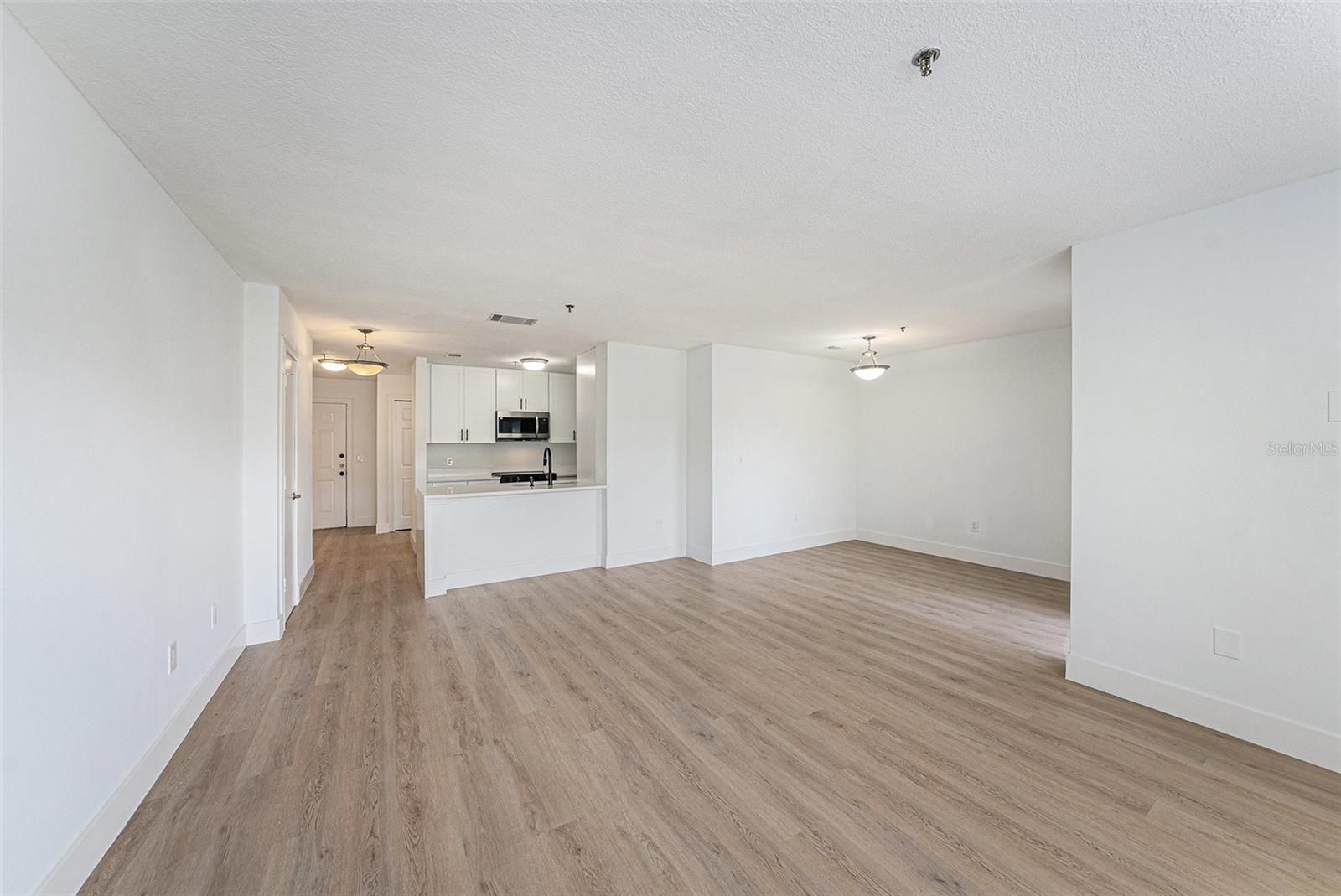 Listing photo id 4 for 11901 4th Street N 2107
