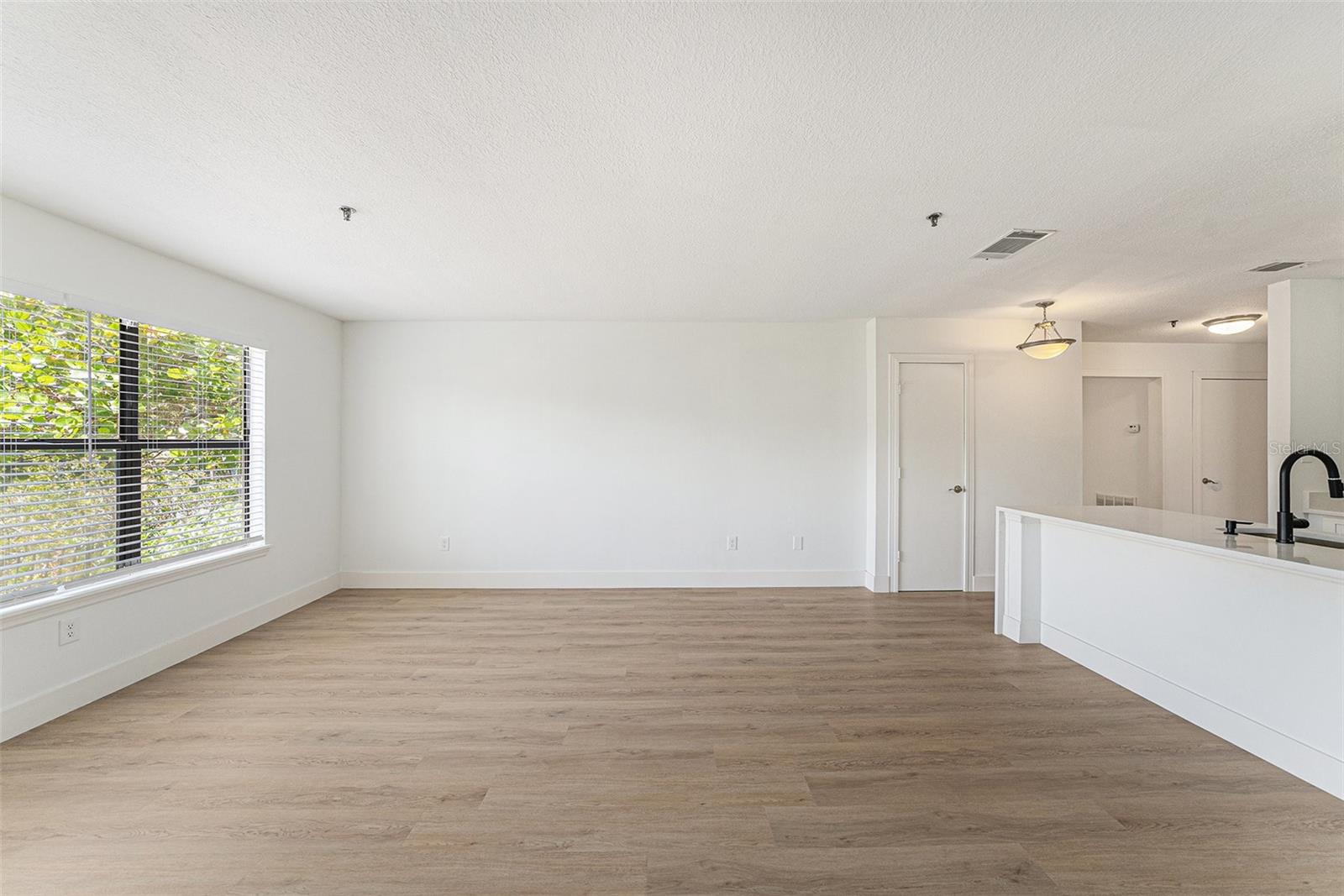 Listing photo id 5 for 11901 4th Street N 2107