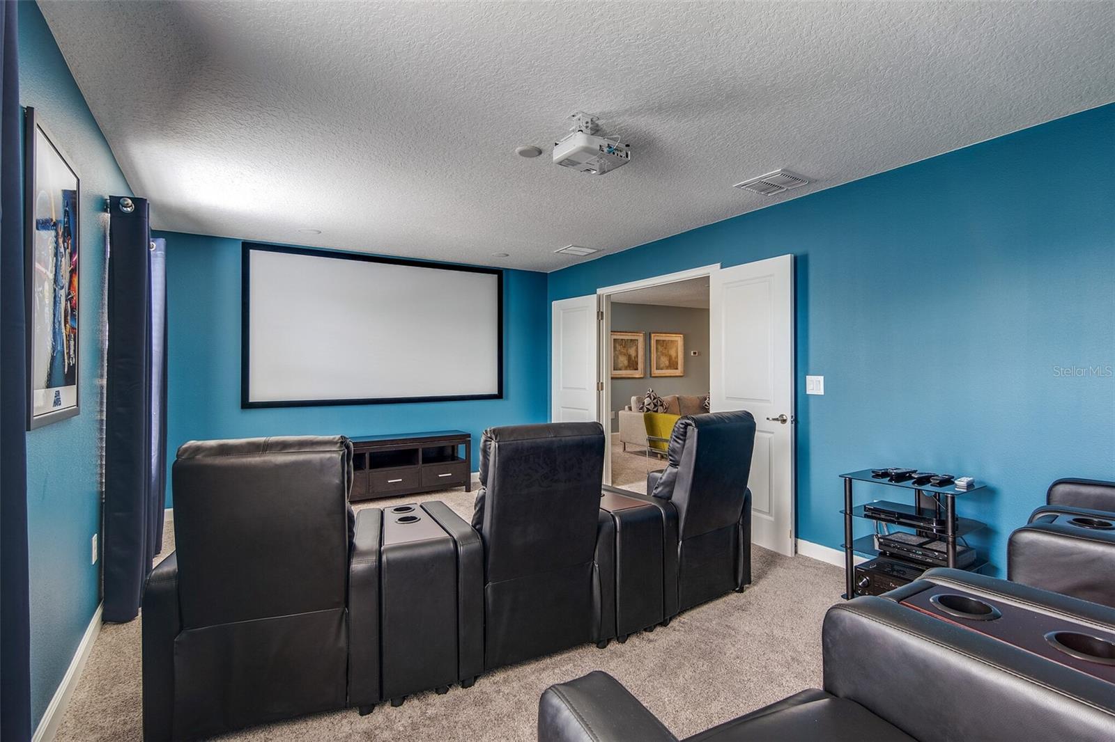 Image 20 of 49 For 1521 Flange Drive