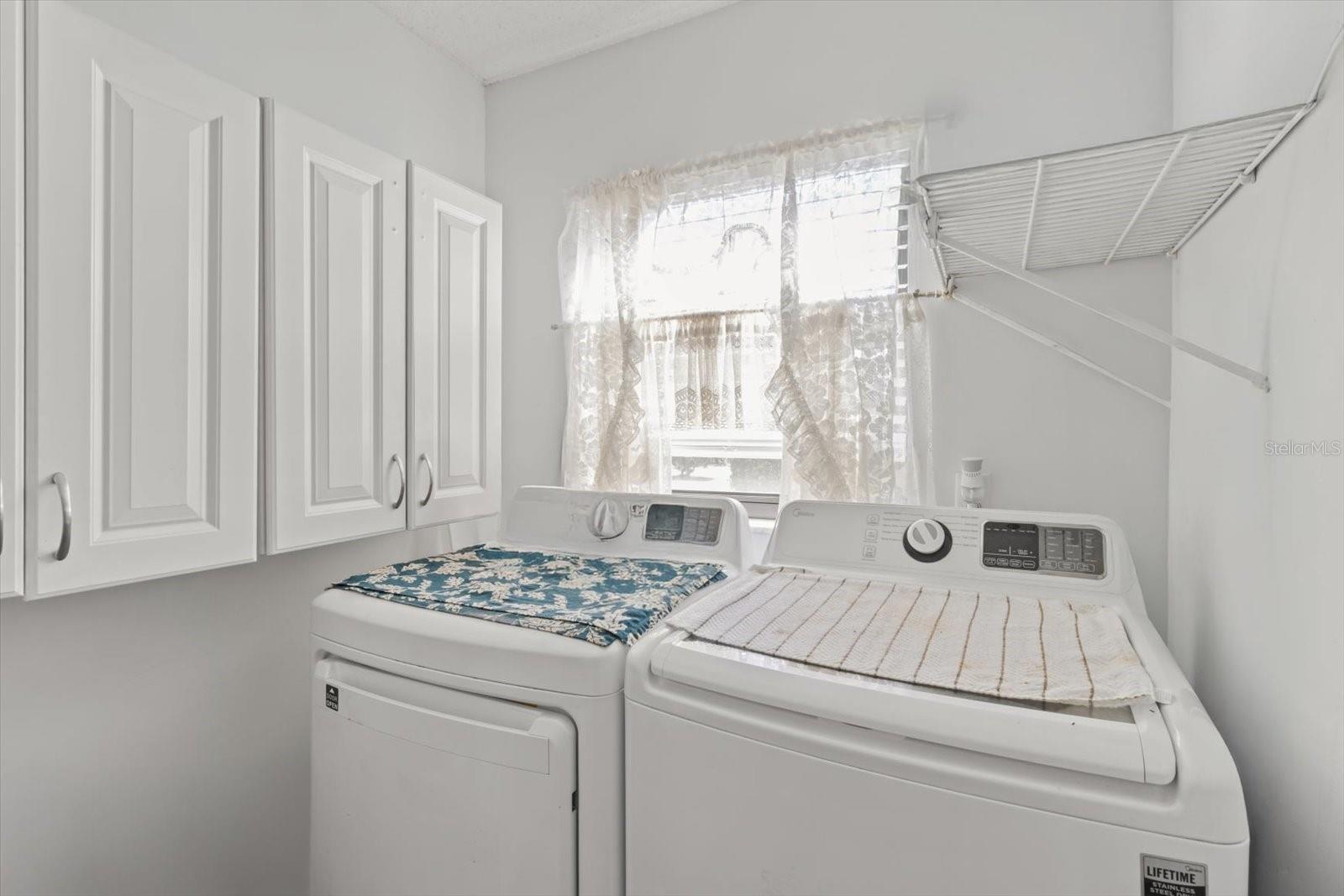 Image 6 of 20 For 35 Beech Street 13