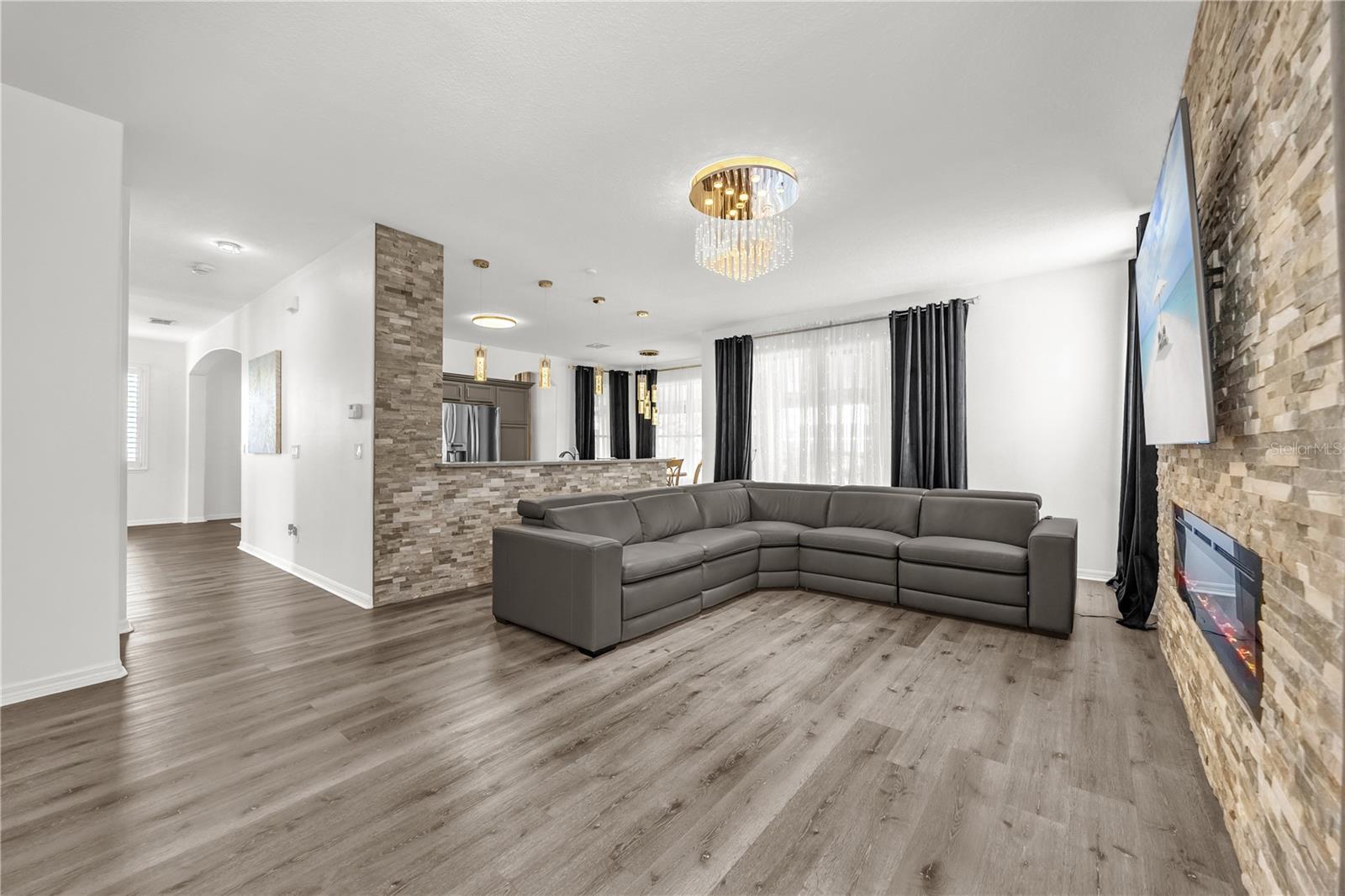 Image 10 of 48 For 1114 Landale Court