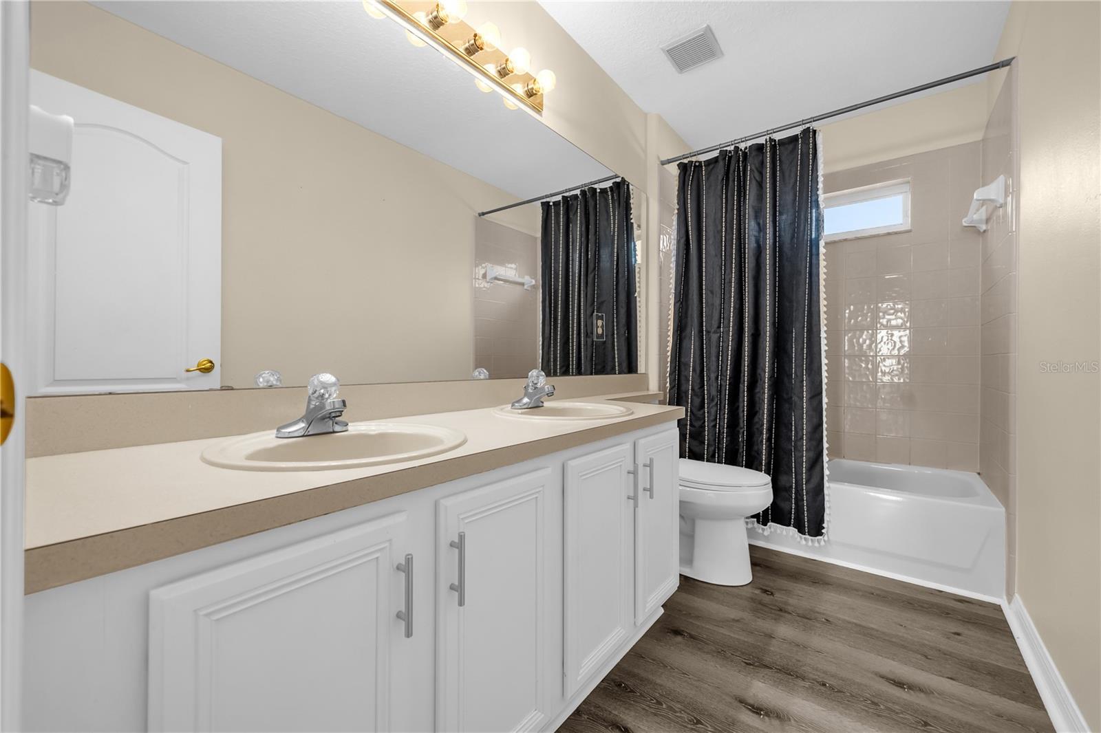 Image 33 of 48 For 1114 Landale Court