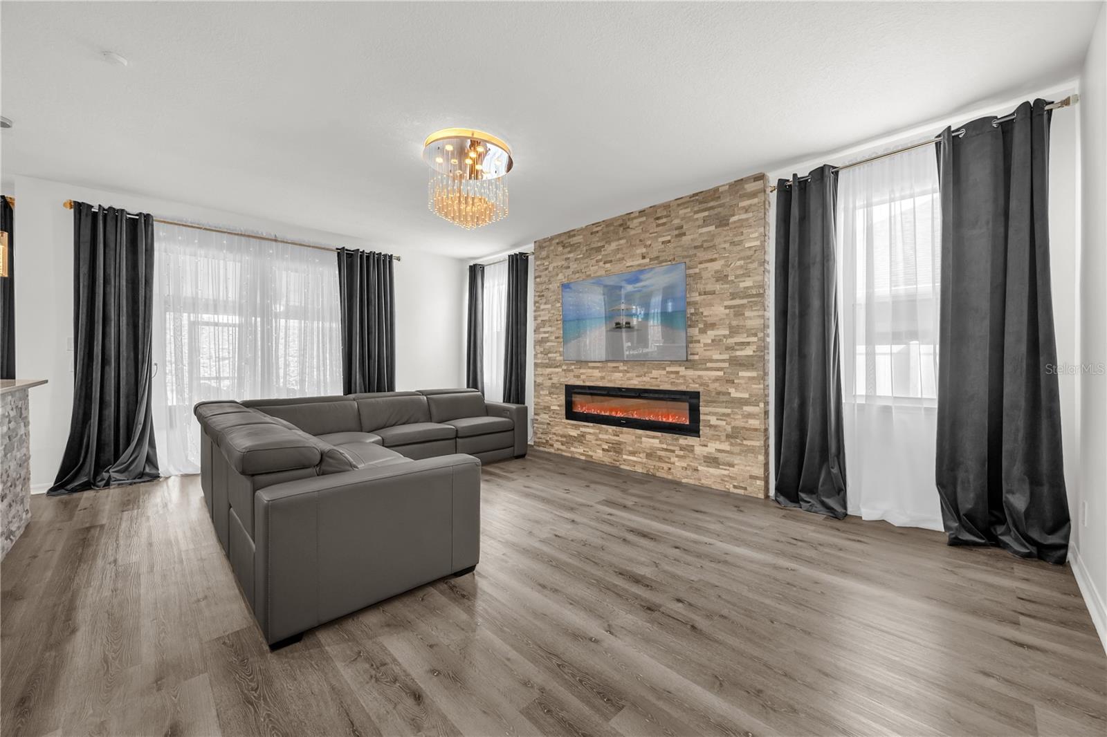 Image 9 of 48 For 1114 Landale Court