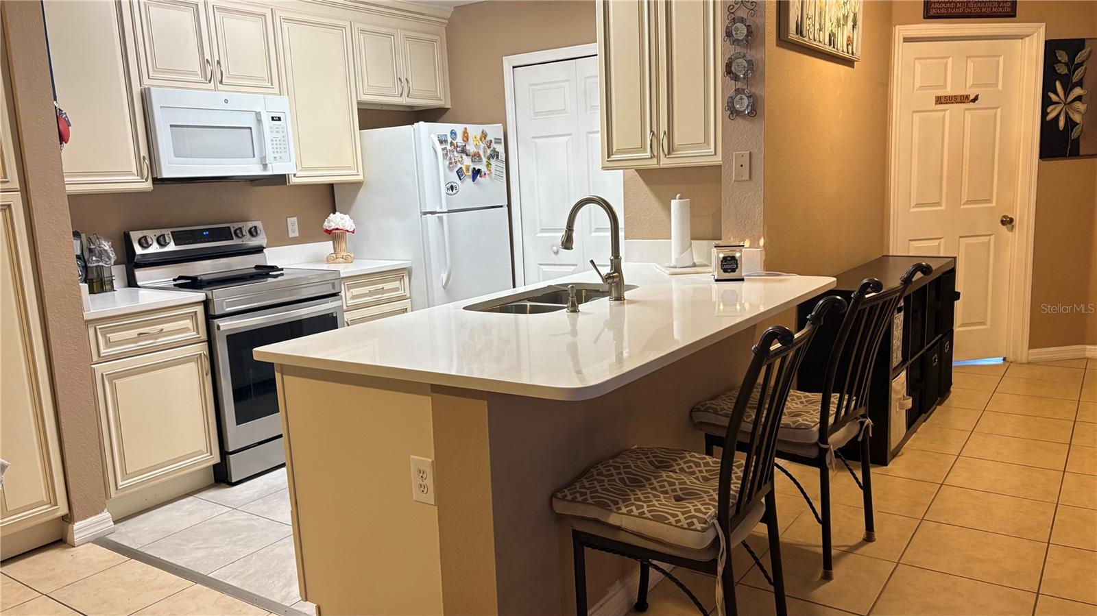 Image 5 of 25 For 5471 Vineland Road 7109
