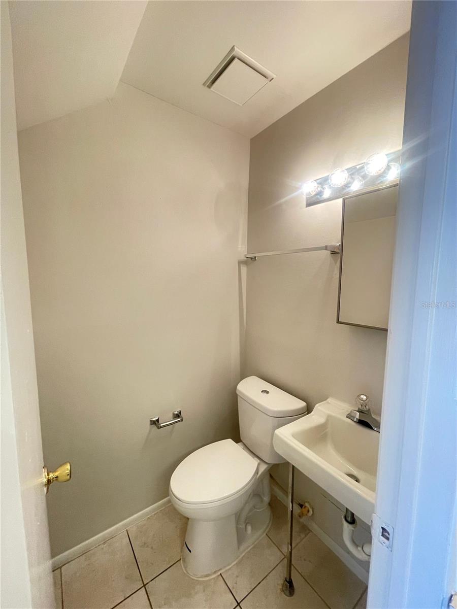 Image 4 of 7 For 4149 Semoran Boulevard 13