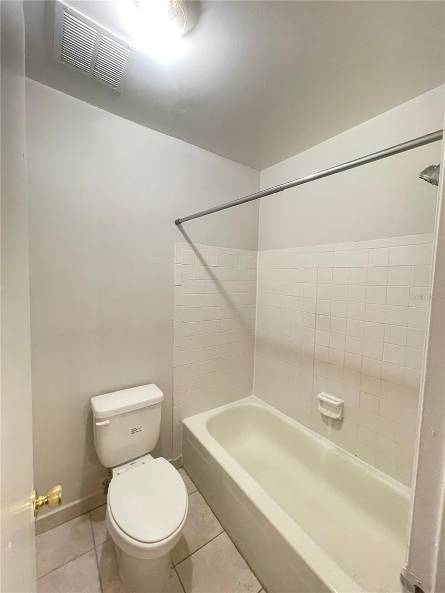 Image 6 of 7 For 4149 Semoran Boulevard 13