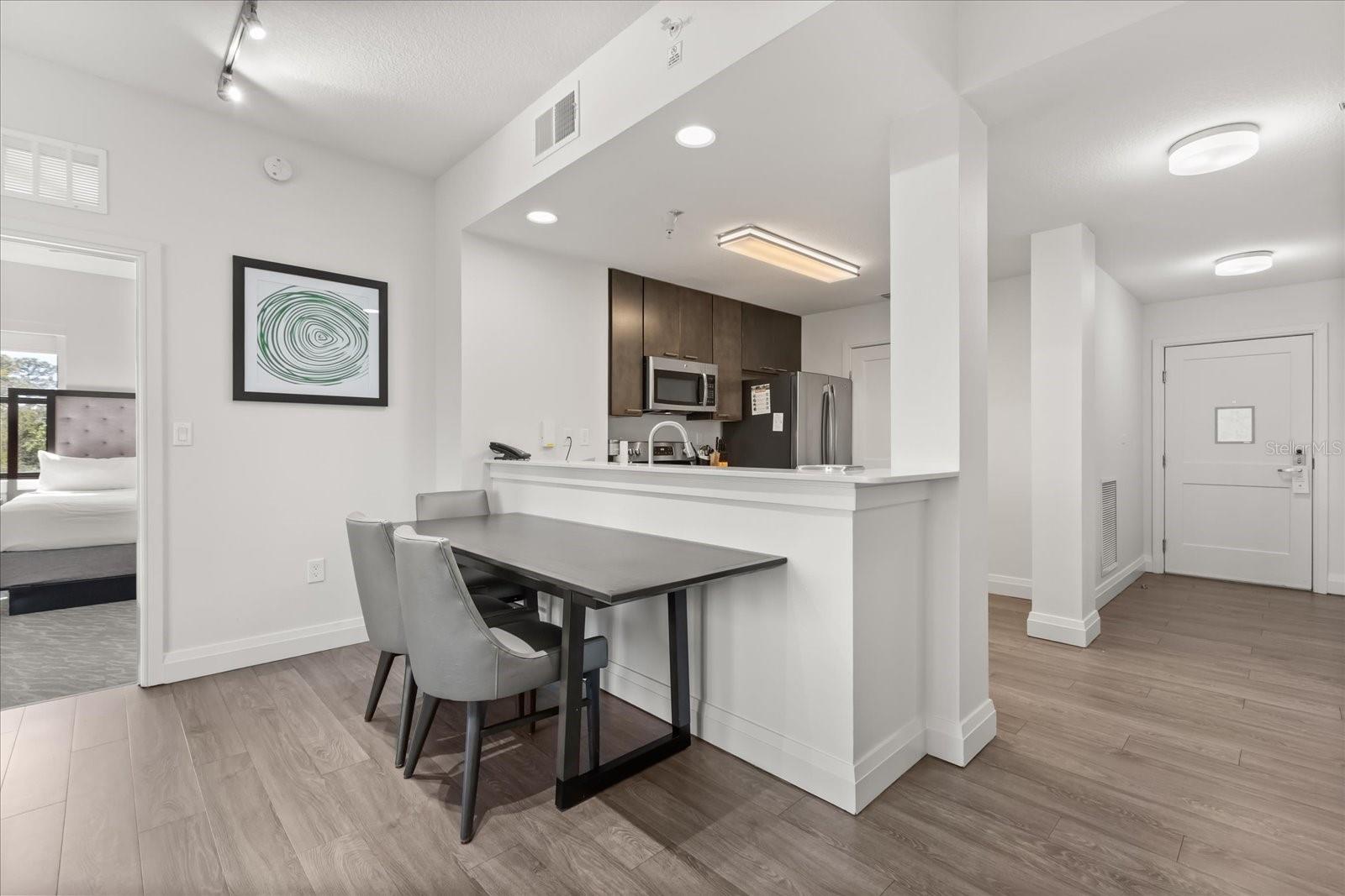 Image 6 of 52 For 14501 Grove Resort Avenue 3335