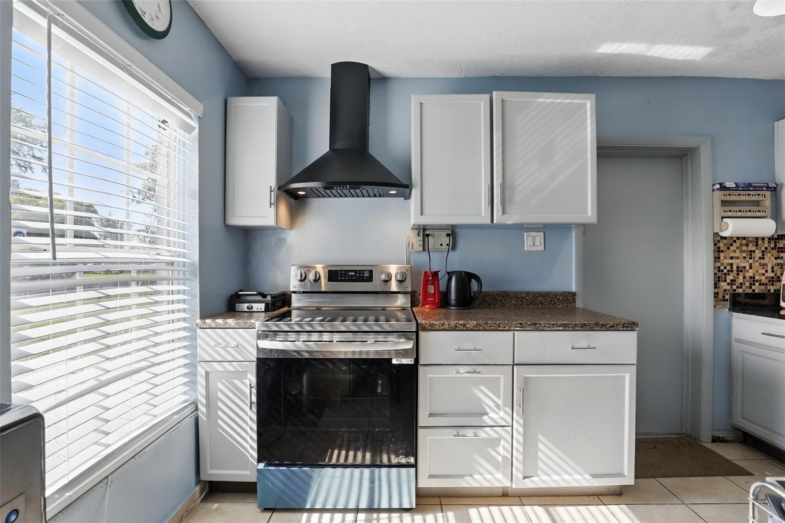 Image 6 of 24 For 7727 Arezzo Avenue