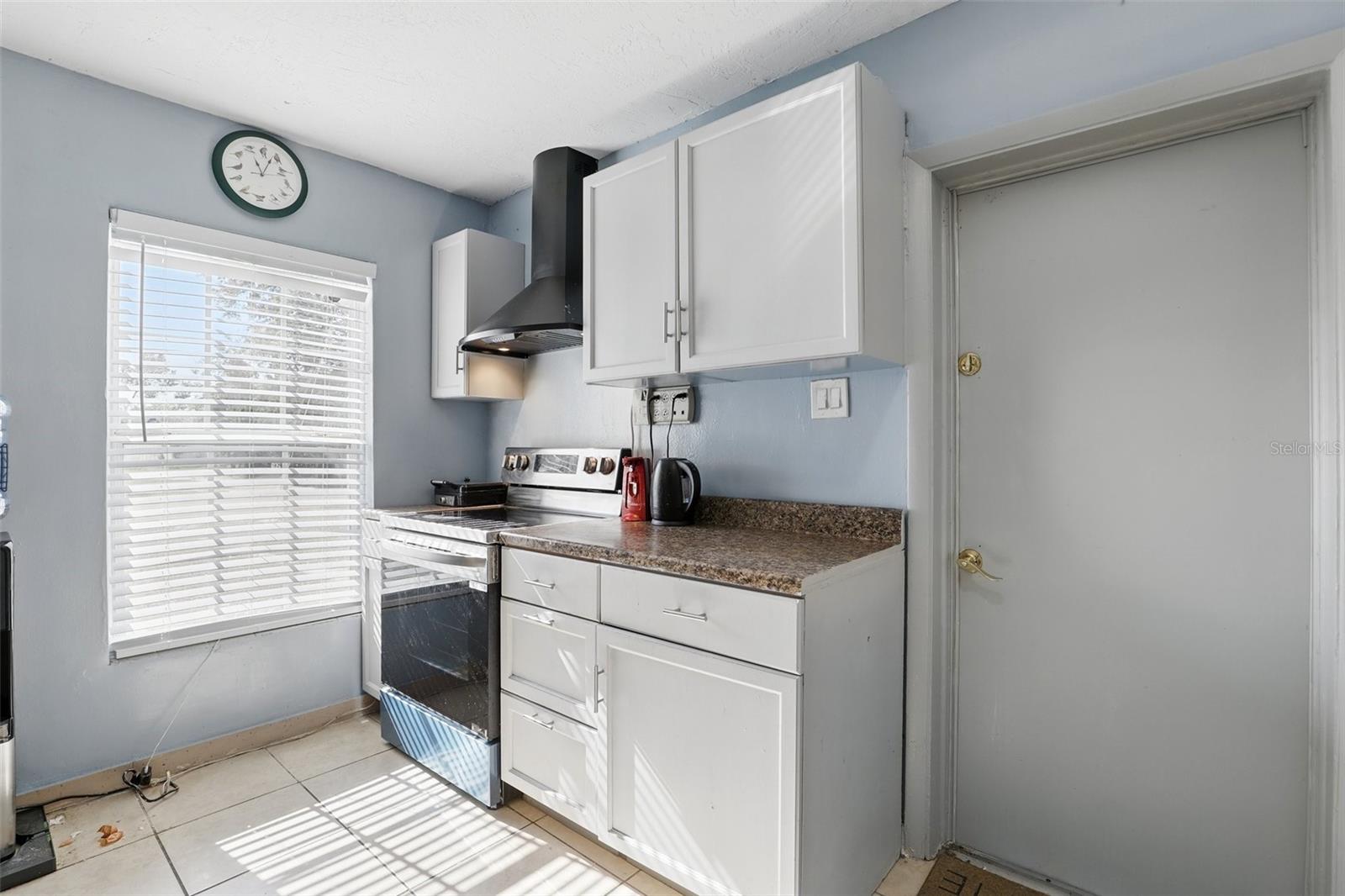 Image 7 of 24 For 7727 Arezzo Avenue