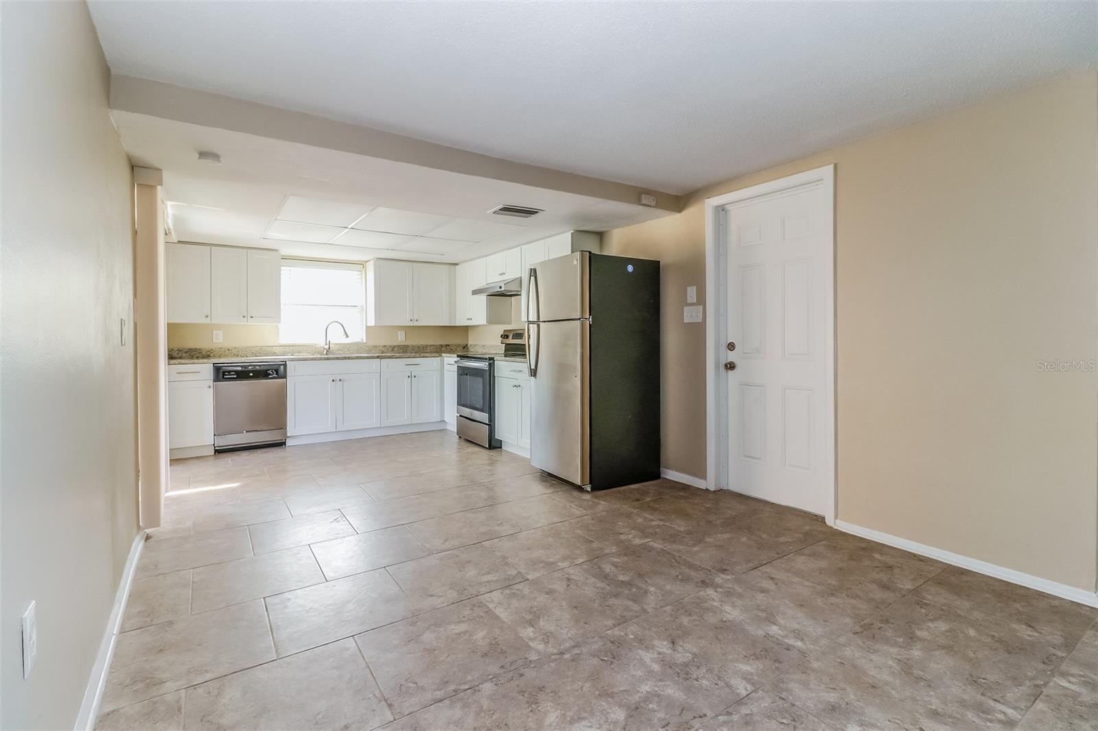 Image 5 of 15 For 9130 Hunt Club Lane
