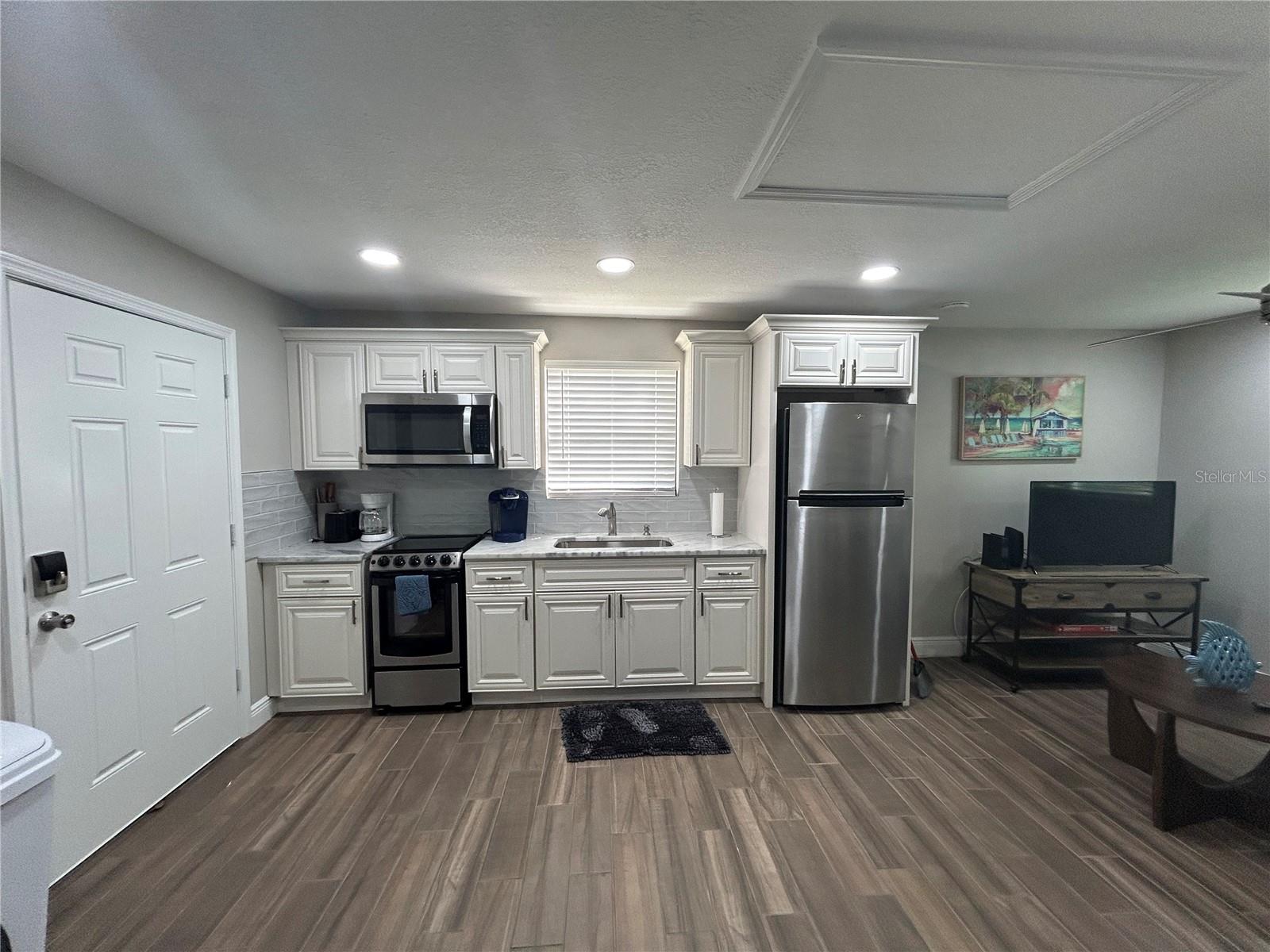 Image 6 of 24 For 318 Deer Cove Lane B