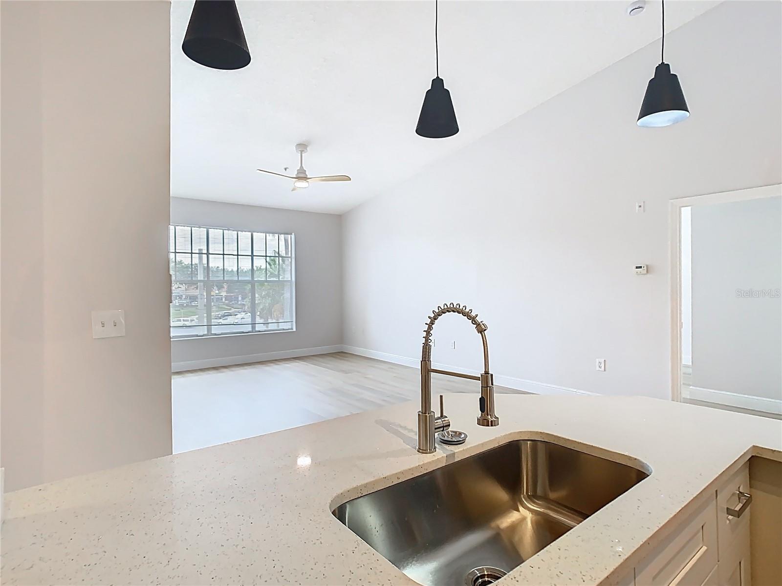 Image 11 of 66 For 5560 Metrowest Boulevard 3-304