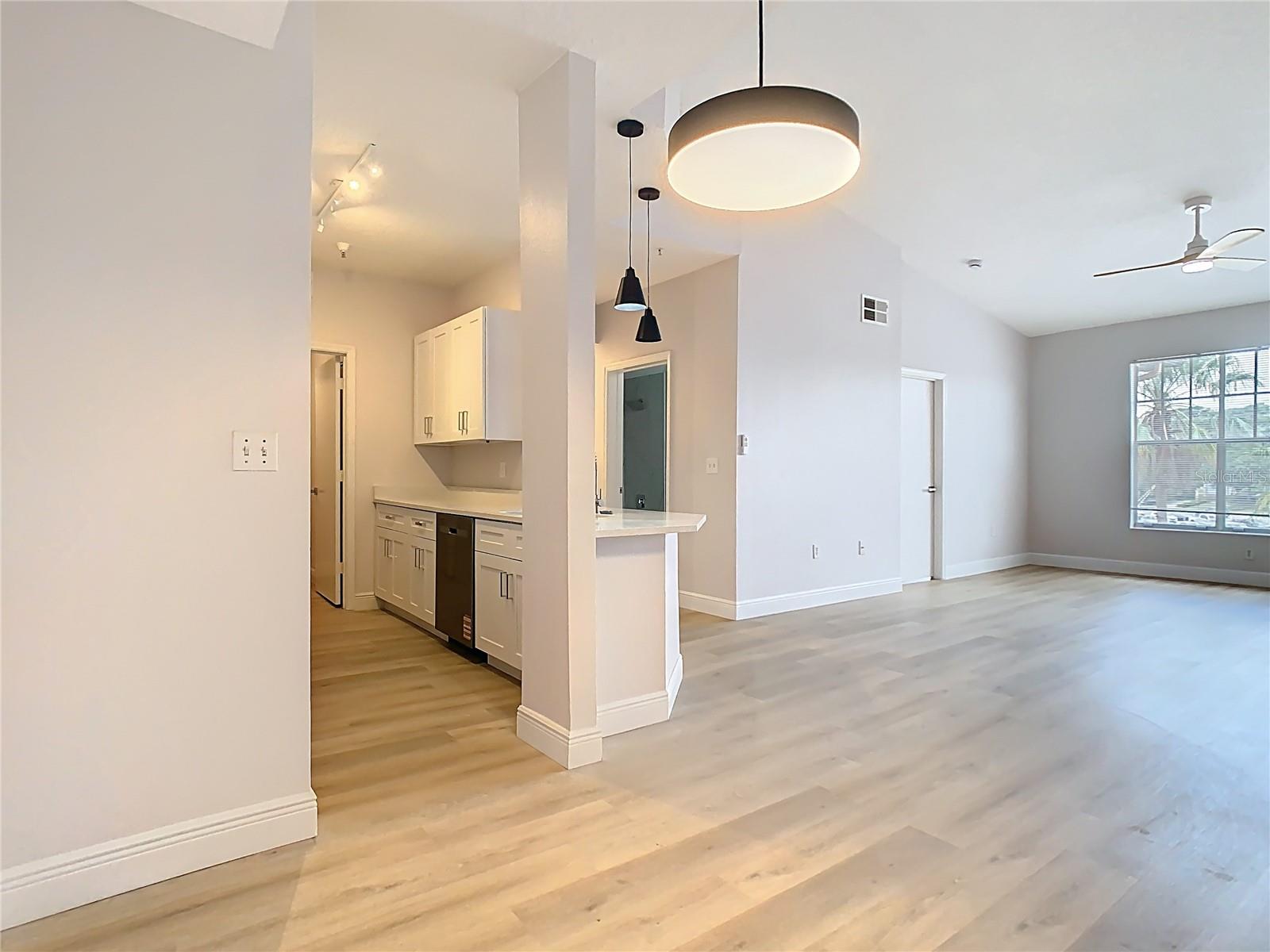 Image 13 of 66 For 5560 Metrowest Boulevard 3-304