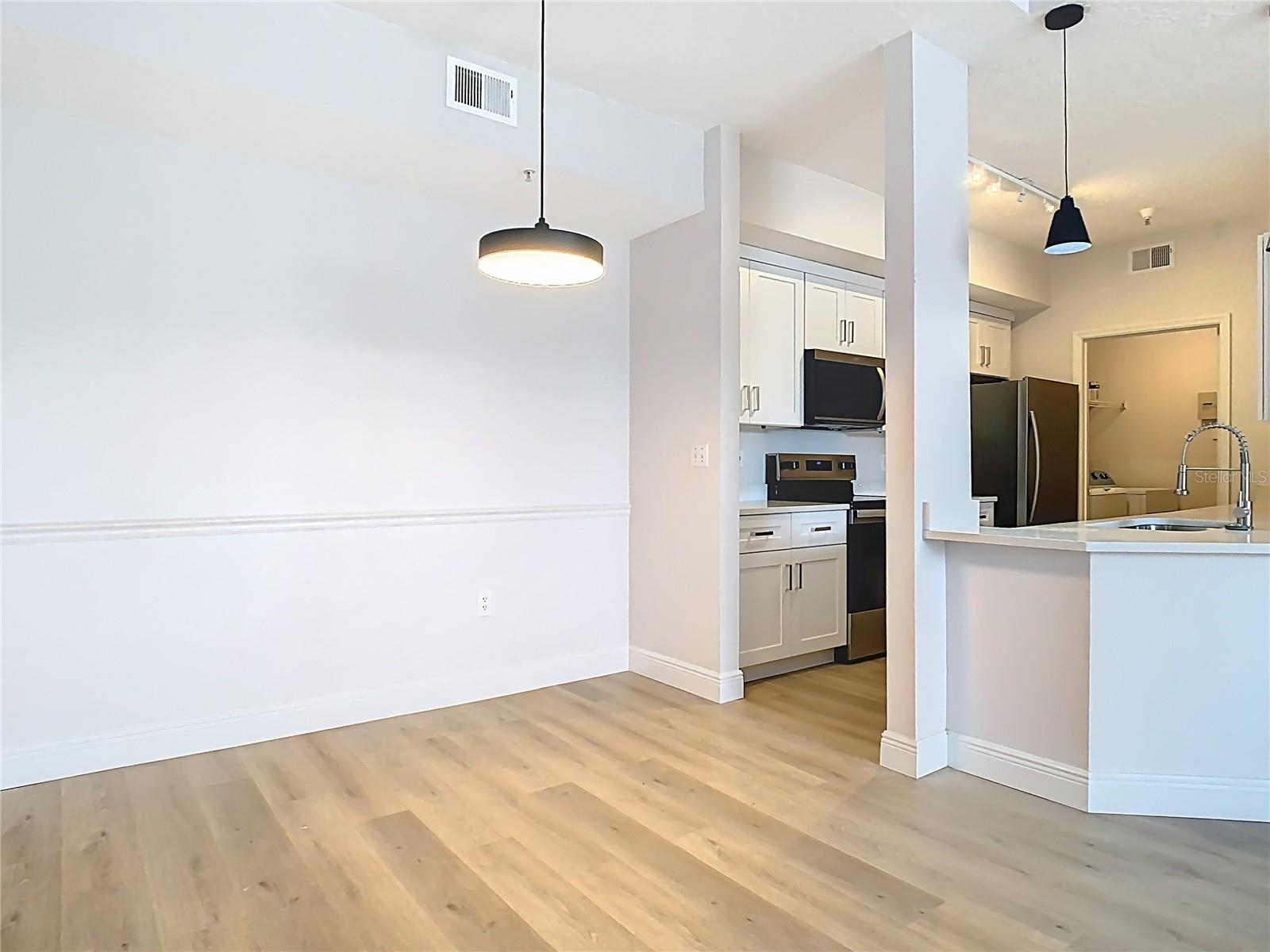 Image 15 of 66 For 5560 Metrowest Boulevard 3-304