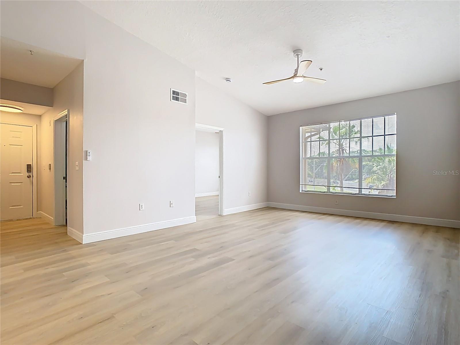 Image 17 of 66 For 5560 Metrowest Boulevard 3-304
