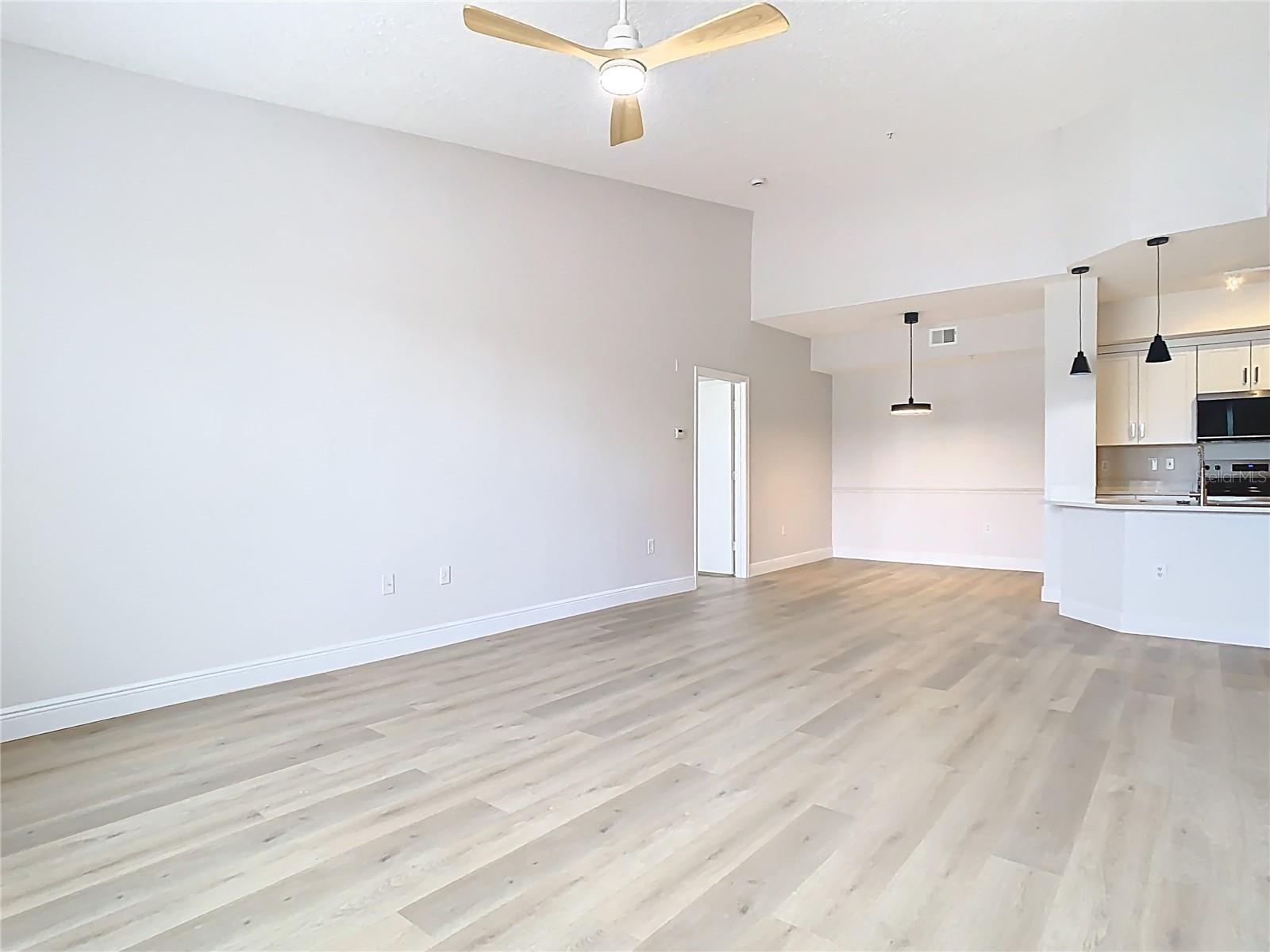 Image 19 of 66 For 5560 Metrowest Boulevard 3-304