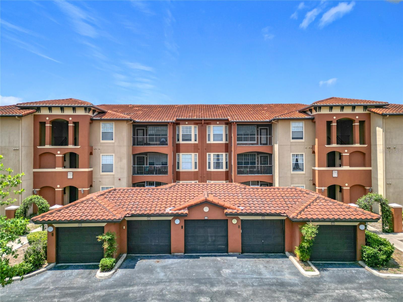 Image 2 of 66 For 5560 Metrowest Boulevard 3-304