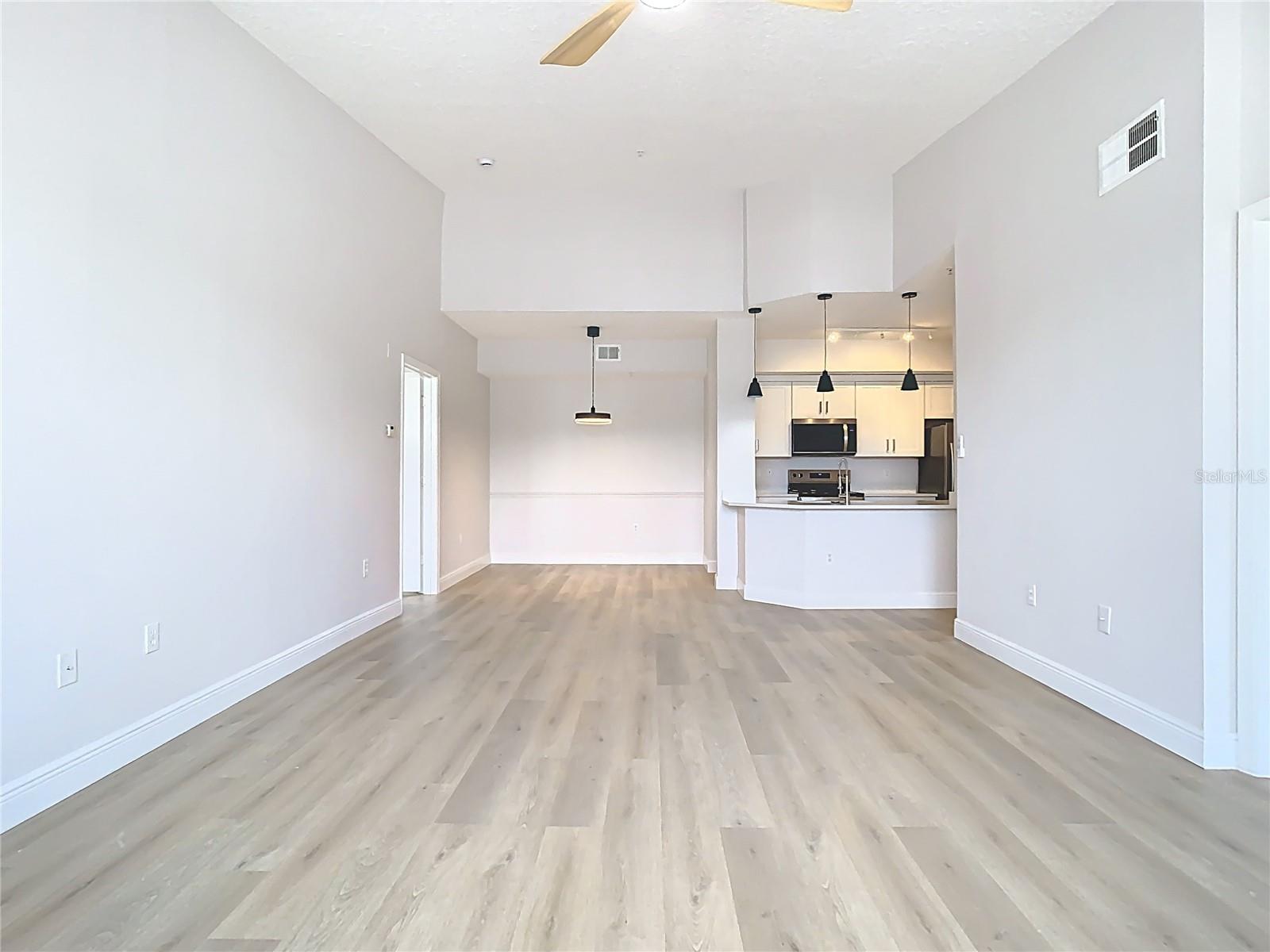 Image 20 of 66 For 5560 Metrowest Boulevard 3-304