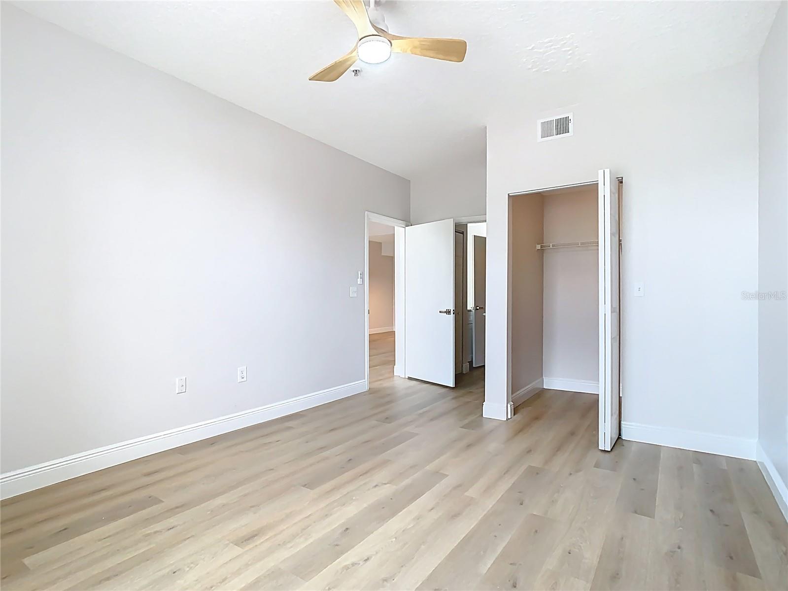 Image 23 of 66 For 5560 Metrowest Boulevard 3-304