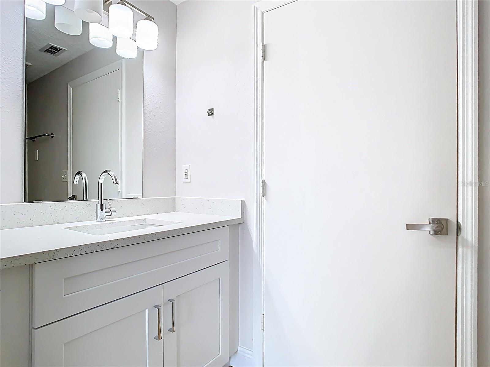 Image 26 of 66 For 5560 Metrowest Boulevard 3-304