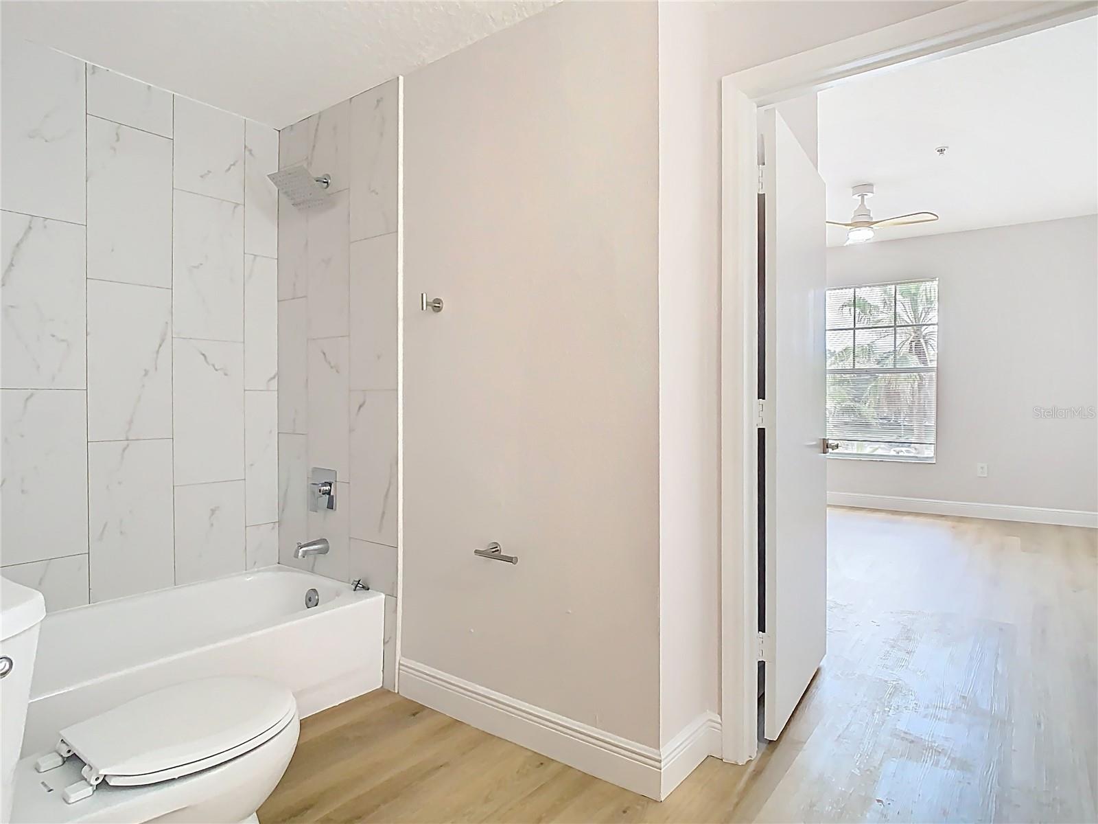 Image 29 of 66 For 5560 Metrowest Boulevard 3-304