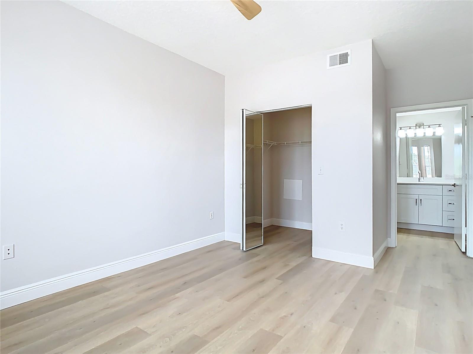 Image 32 of 66 For 5560 Metrowest Boulevard 3-304