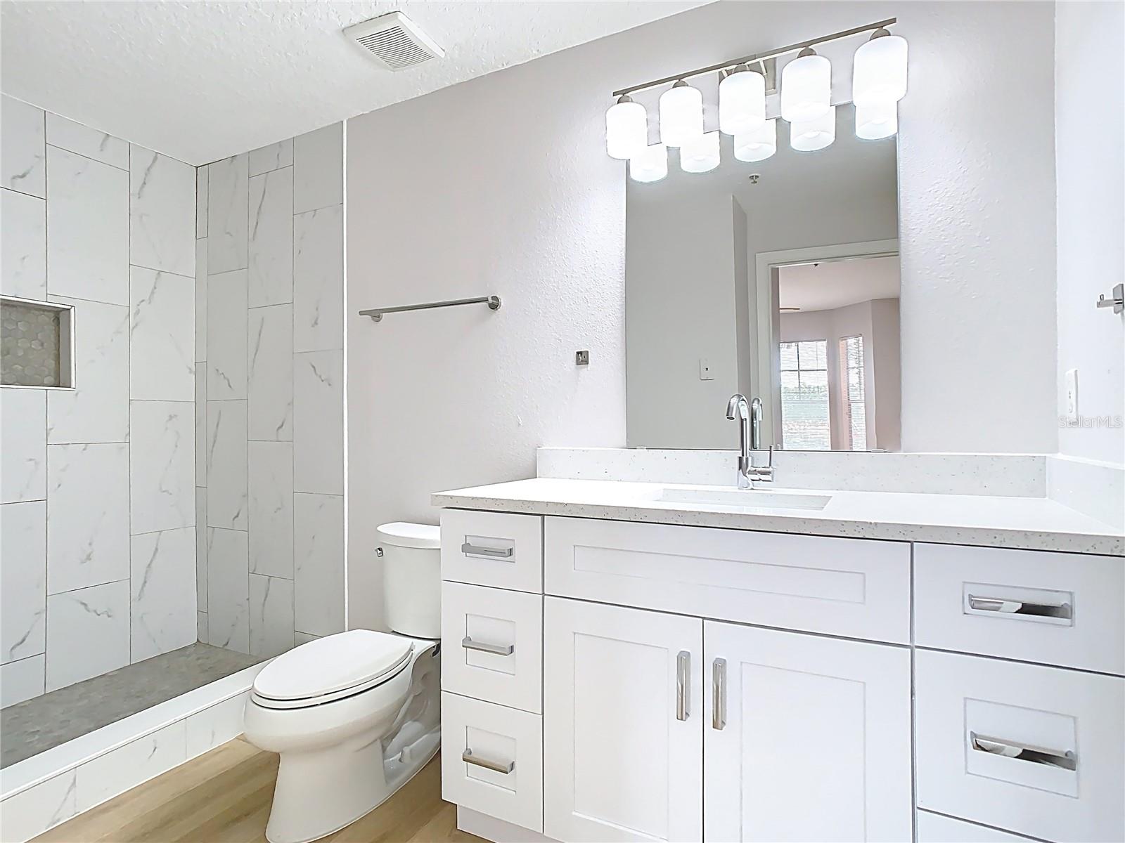 Image 36 of 66 For 5560 Metrowest Boulevard 3-304