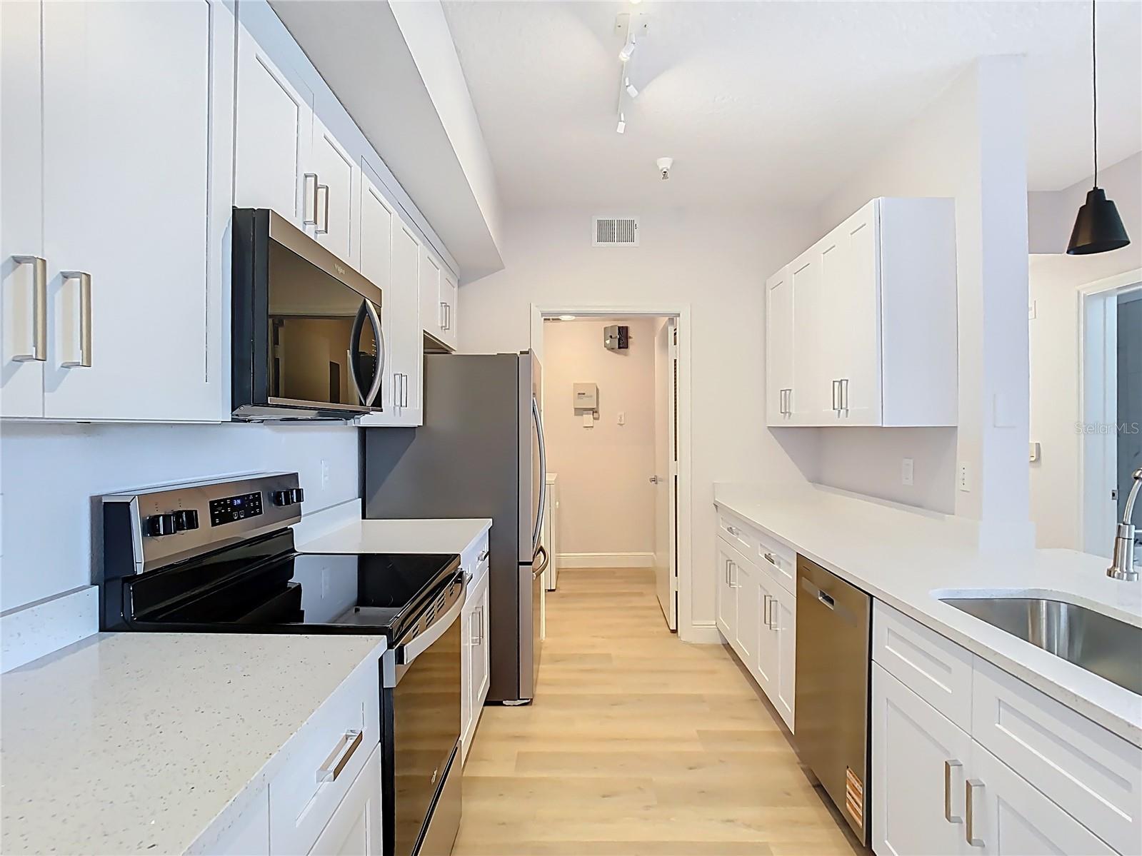 Image 7 of 66 For 5560 Metrowest Boulevard 3-304