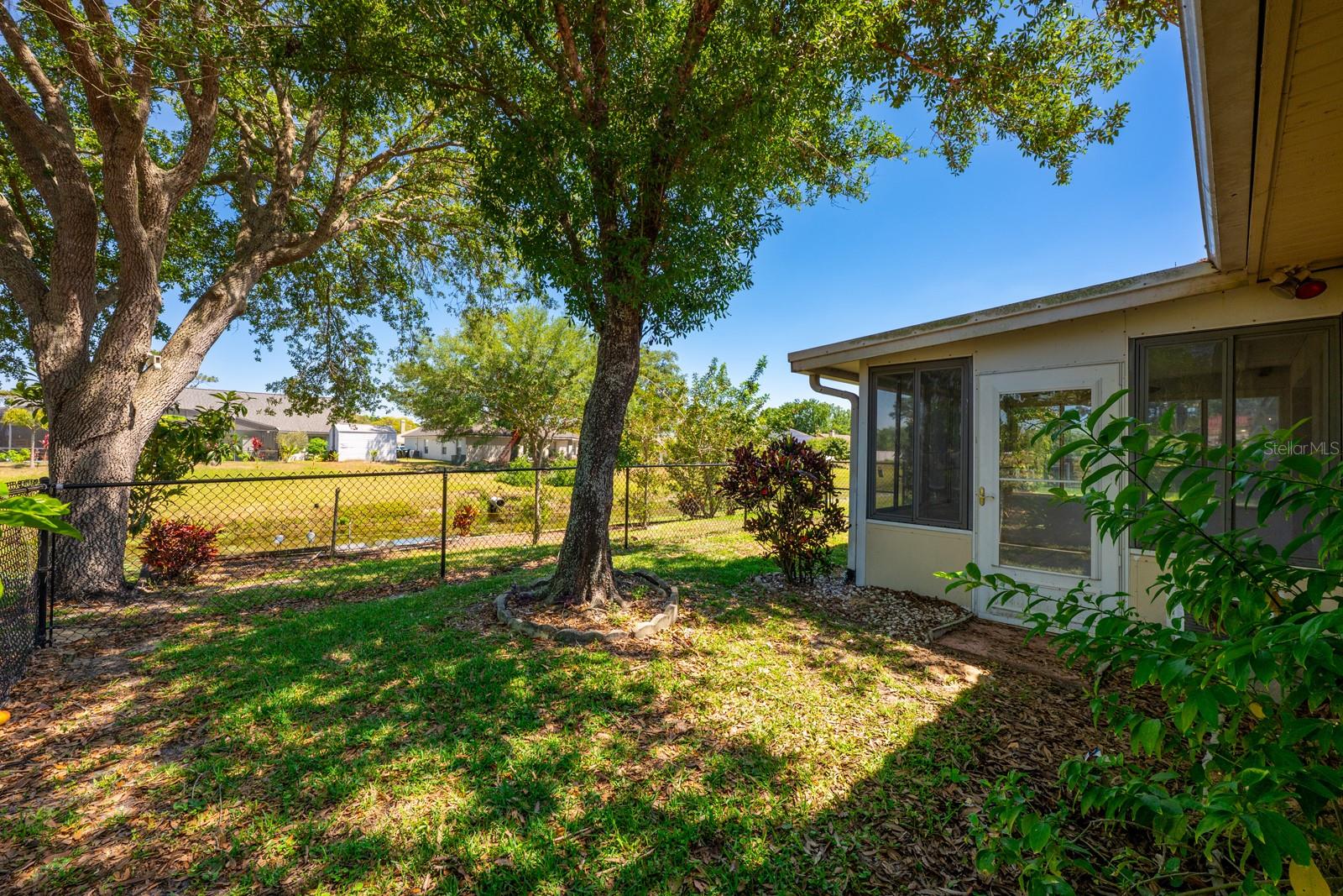 Image 19 of 26 For 2611 Albion Avenue