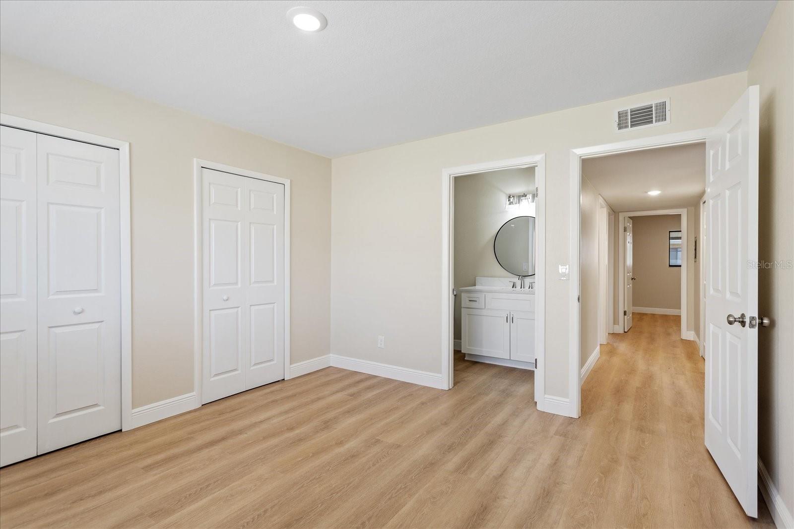 Image 11 of 26 For 725 Northlake Boulevard 78