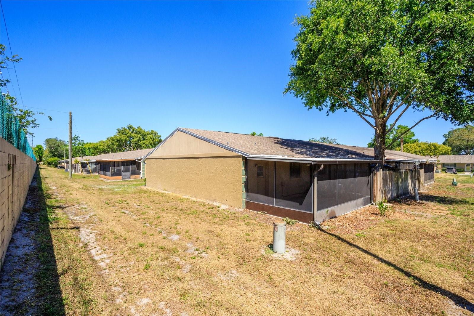 Image 21 of 26 For 725 Northlake Boulevard 78