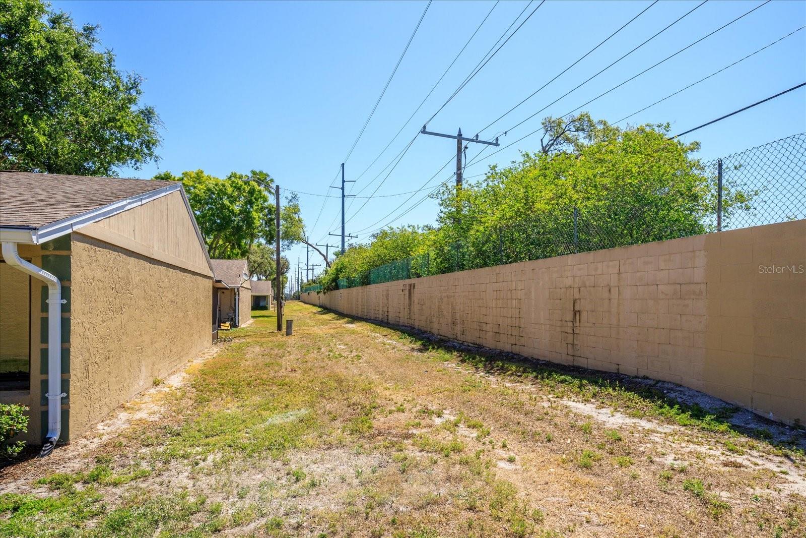 Image 24 of 26 For 725 Northlake Boulevard 78
