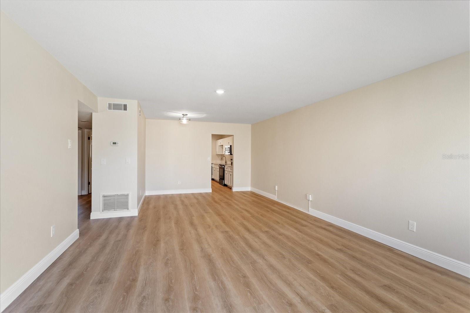 Image 4 of 26 For 725 Northlake Boulevard 78