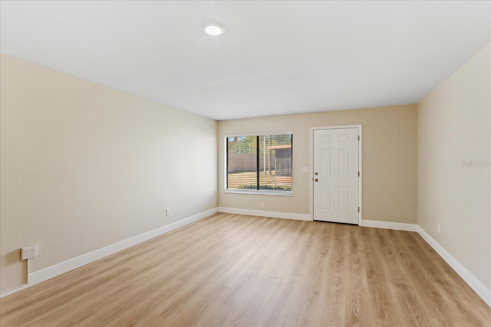 Image 5 of 26 For 725 Northlake Boulevard 78