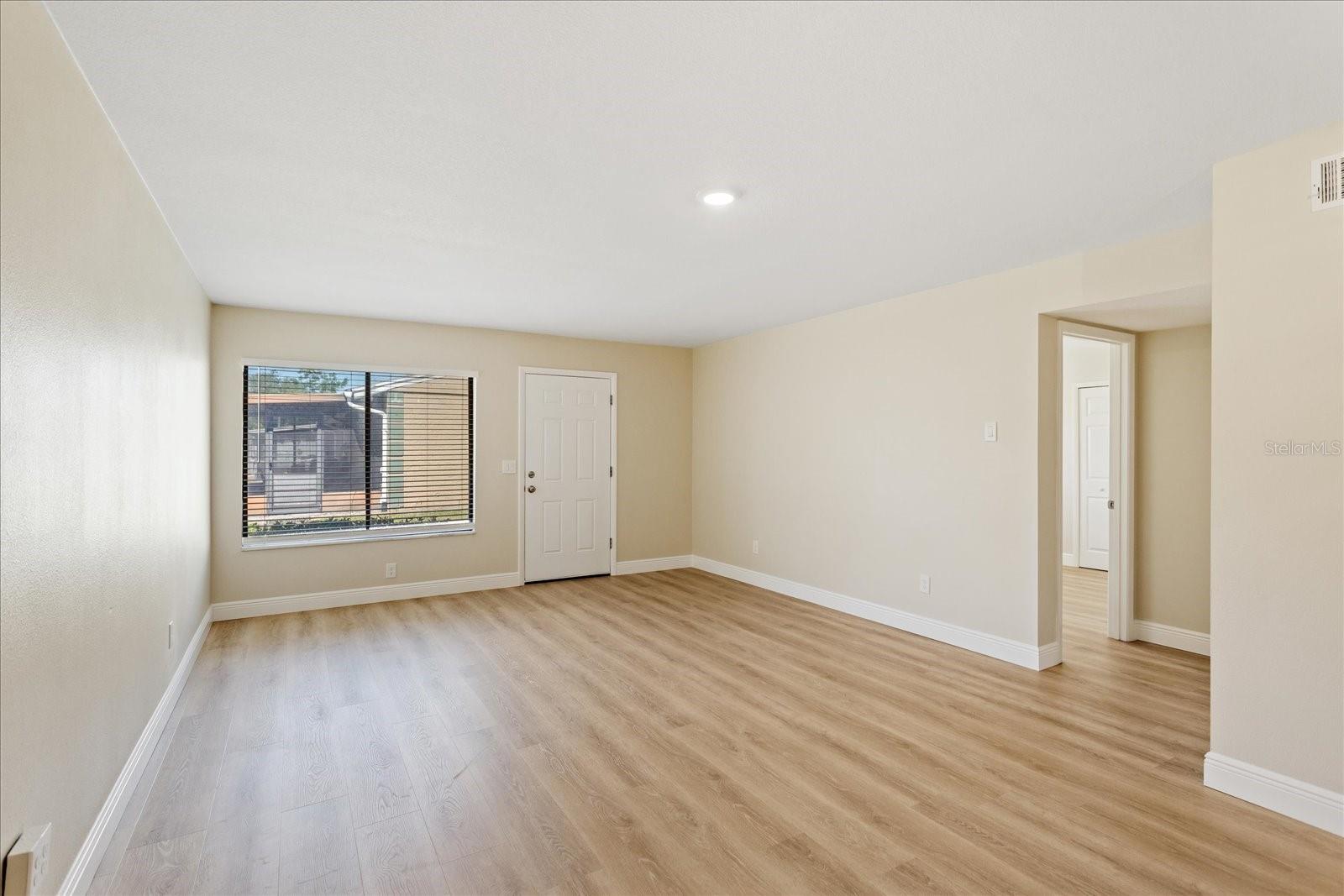 Image 6 of 26 For 725 Northlake Boulevard 78