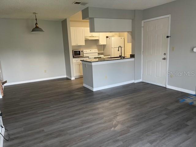 Image 3 of 13 For 2550 Alafaya Trail 3201