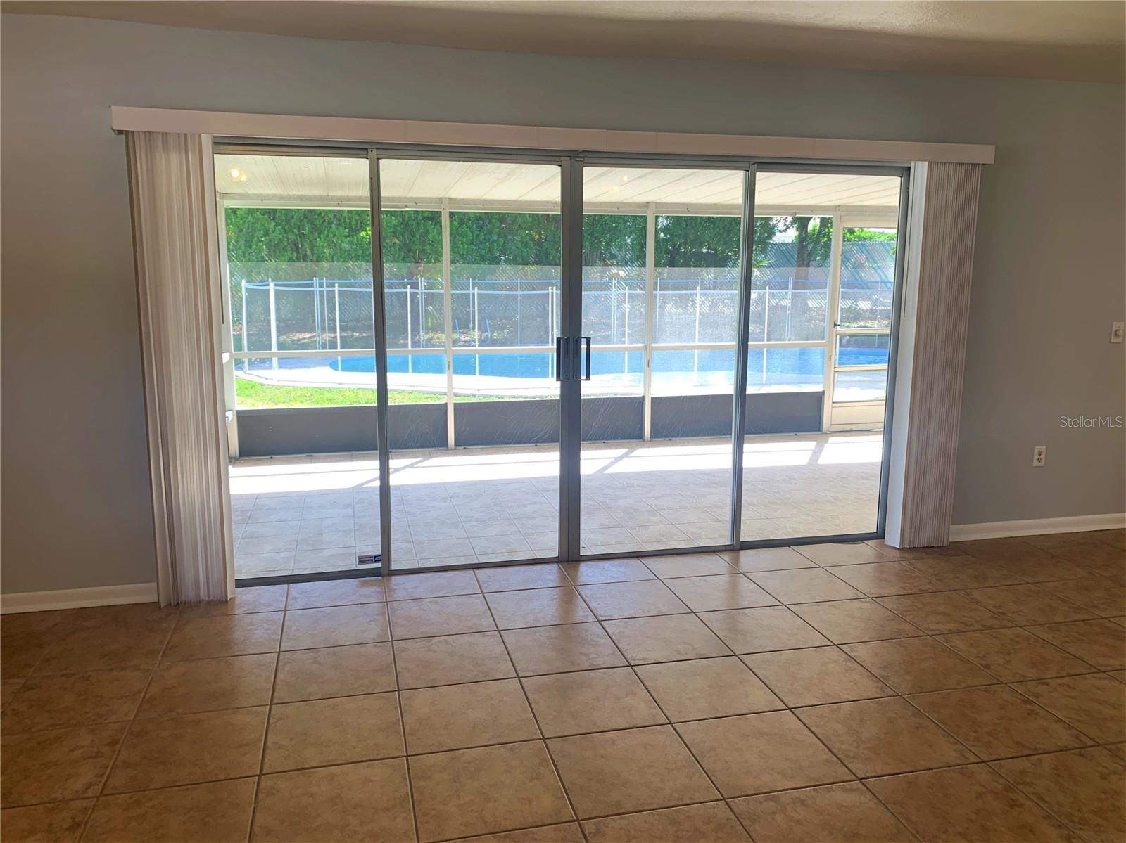 Image 13 of 25 For 523 Spring Oaks Boulevard