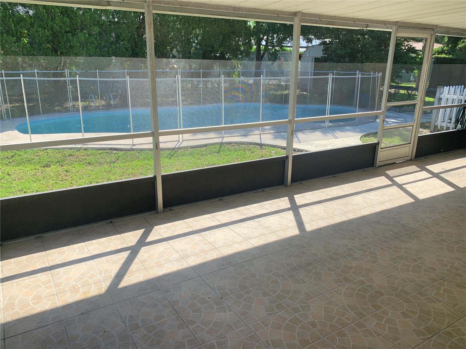 Image 14 of 25 For 523 Spring Oaks Boulevard