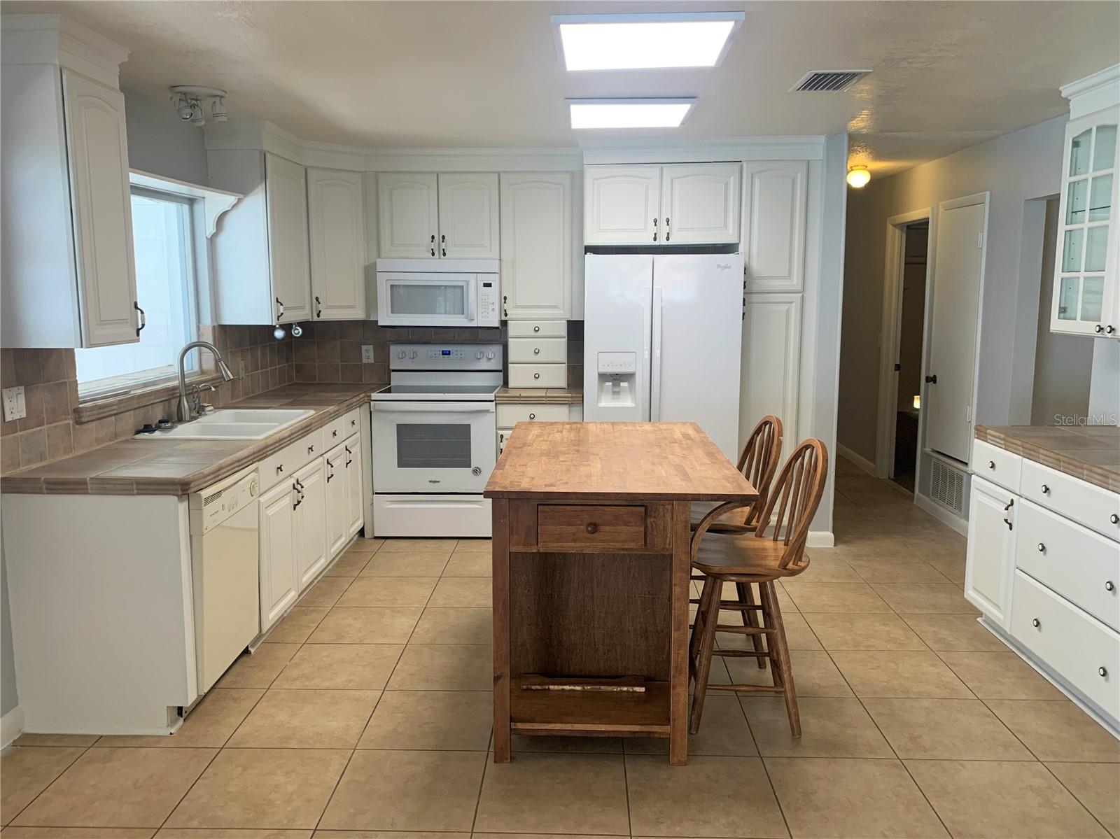 Image 15 of 25 For 523 Spring Oaks Boulevard