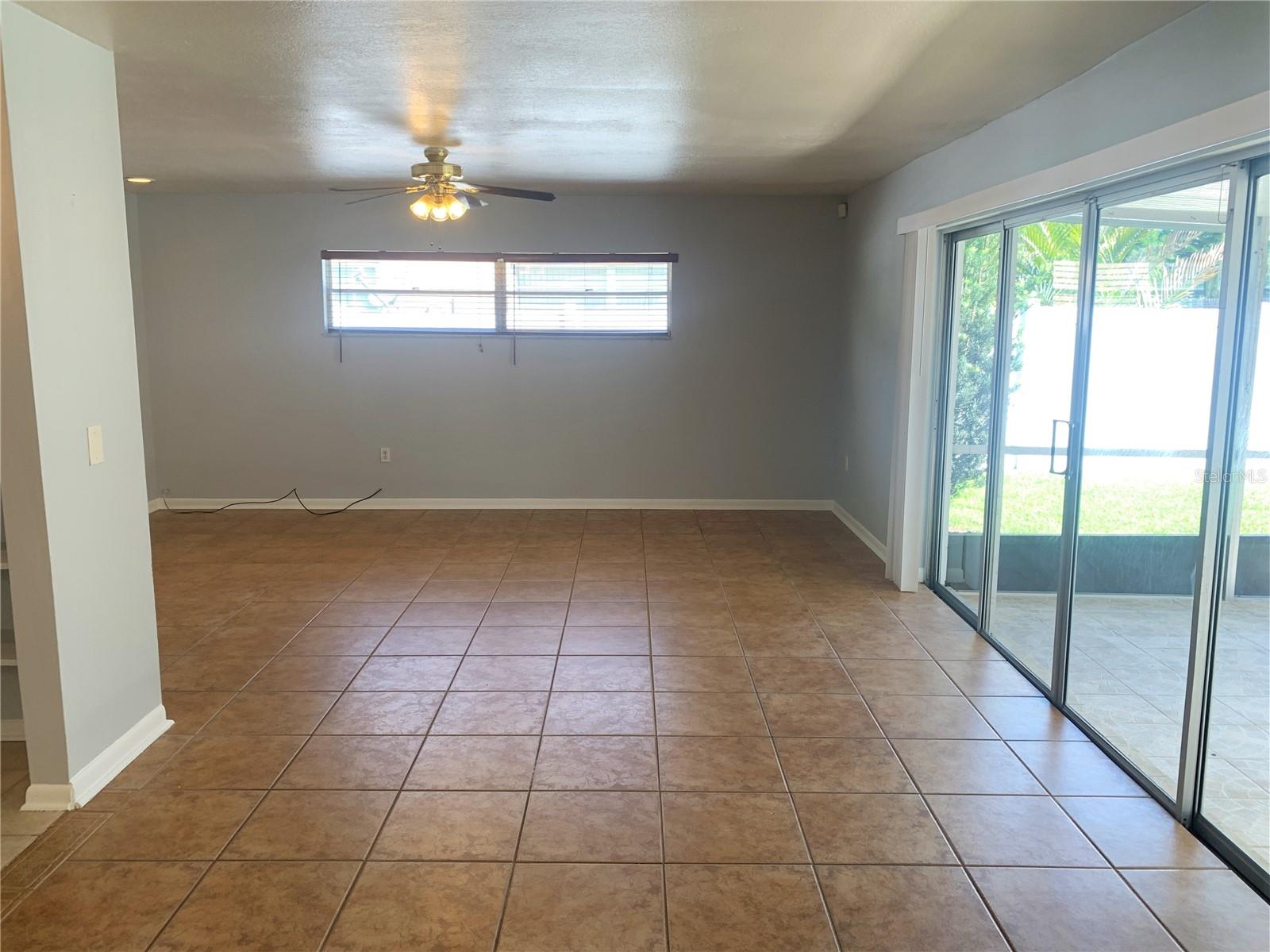 Image 16 of 25 For 523 Spring Oaks Boulevard
