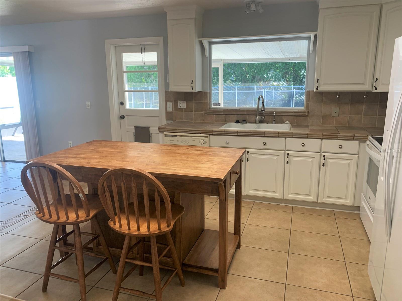 Image 18 of 25 For 523 Spring Oaks Boulevard