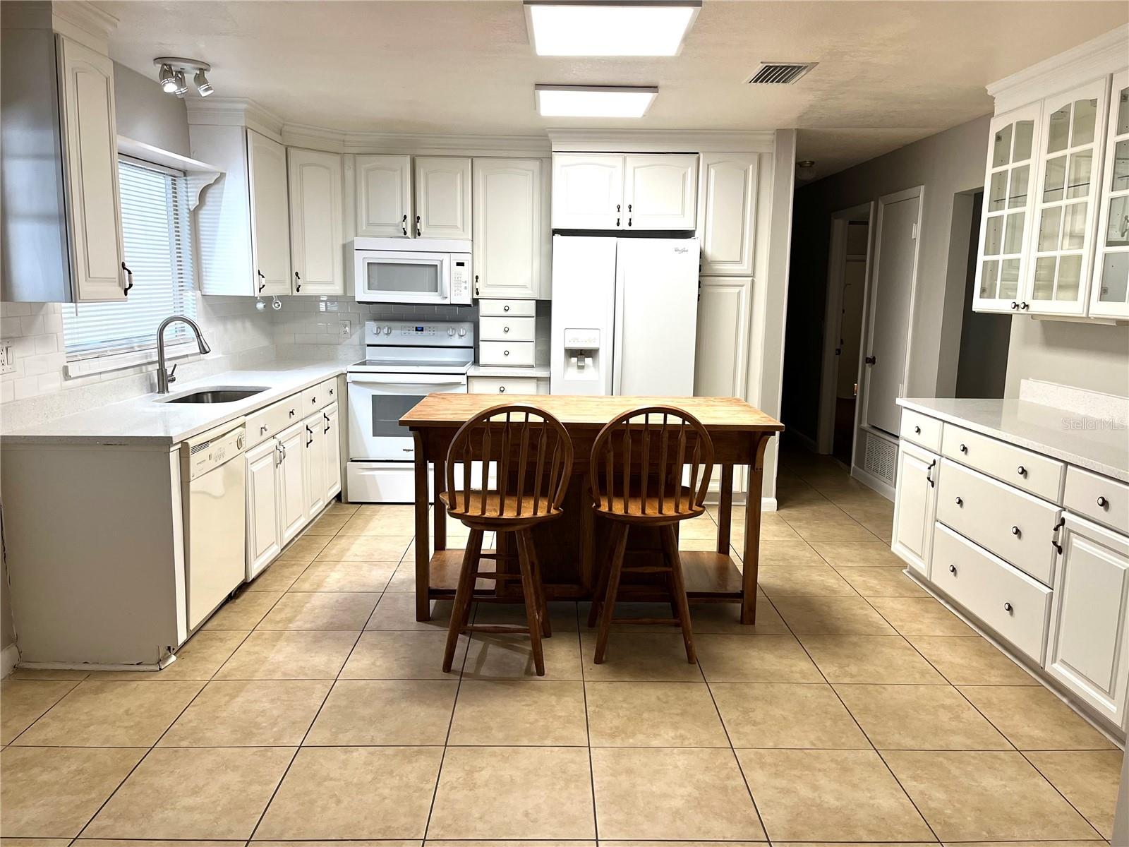 Image 2 of 25 For 523 Spring Oaks Boulevard