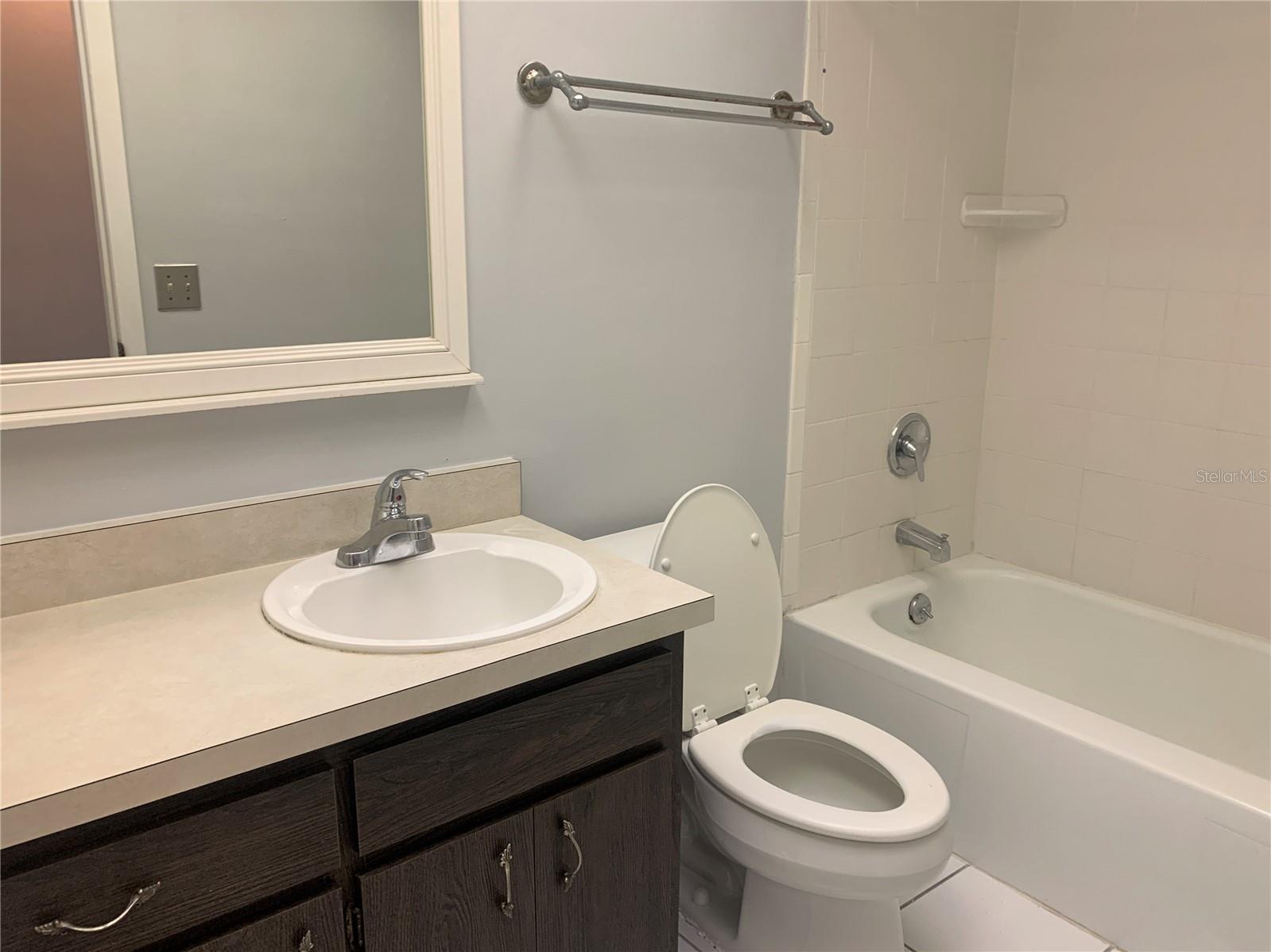Image 21 of 25 For 523 Spring Oaks Boulevard