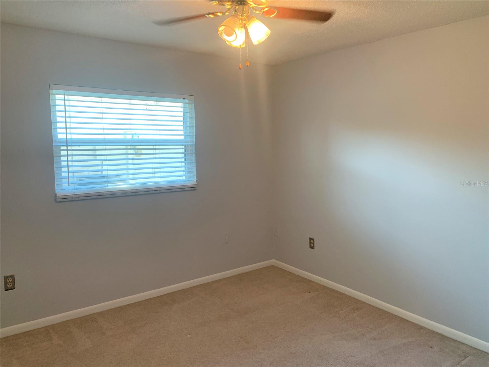 Image 22 of 25 For 523 Spring Oaks Boulevard