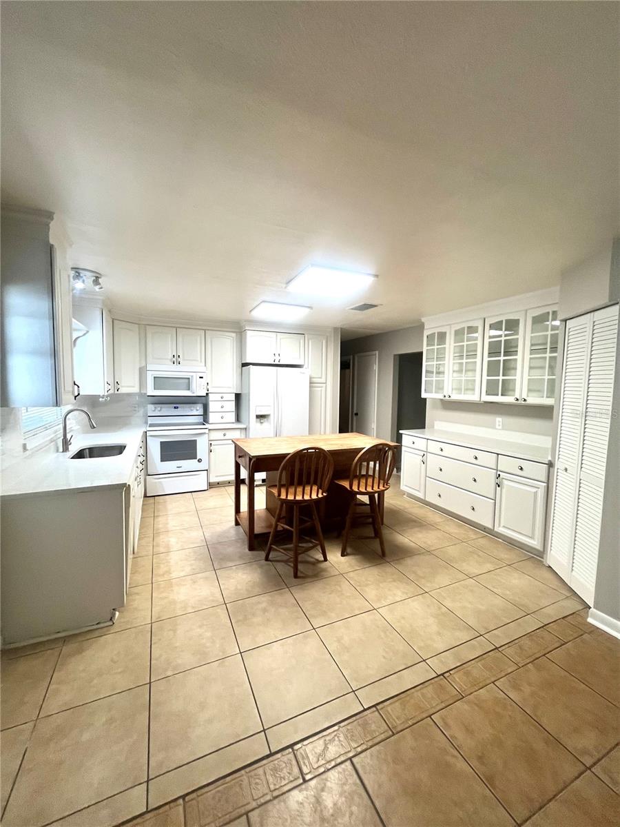 Image 6 of 25 For 523 Spring Oaks Boulevard