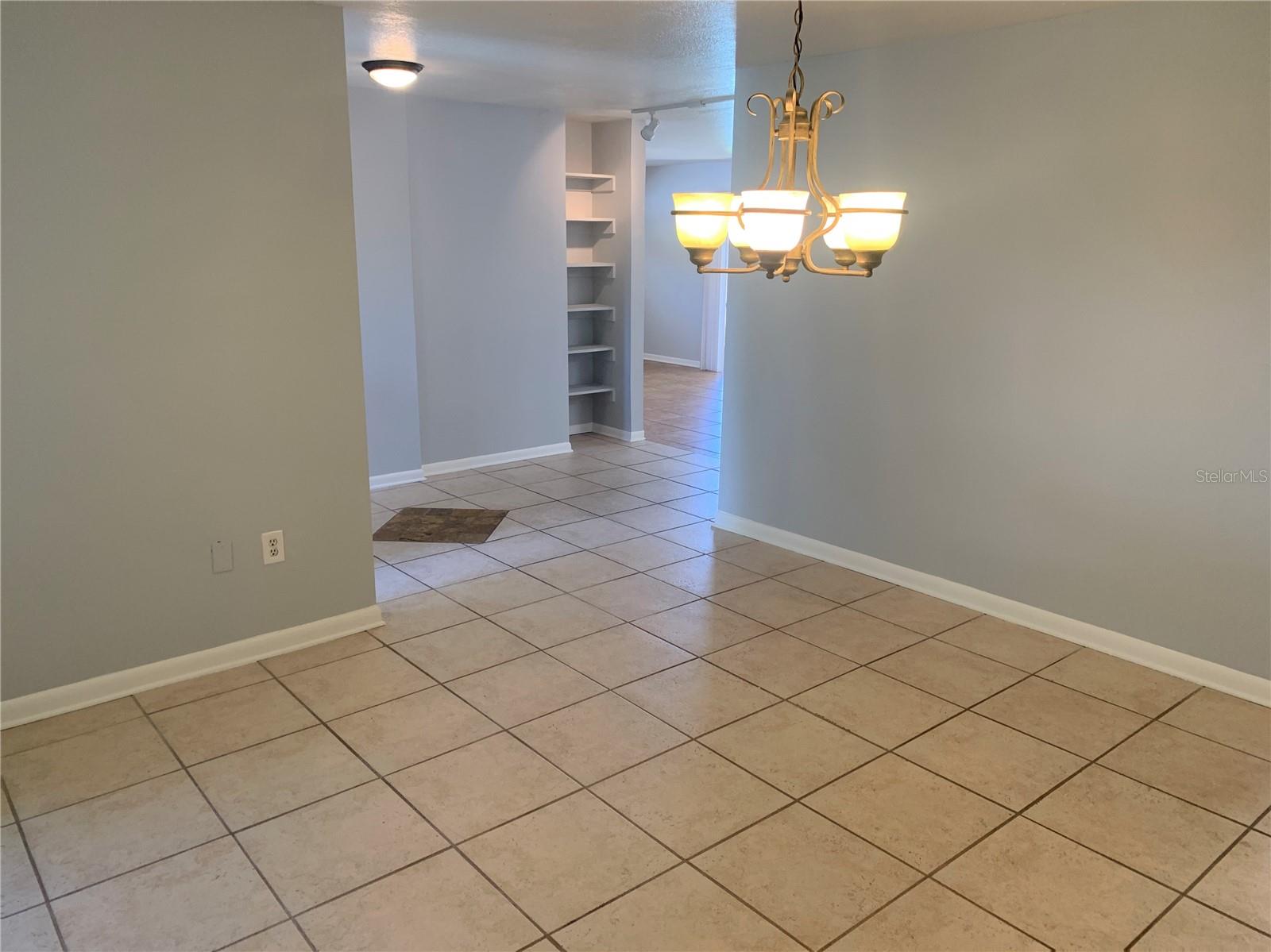 Image 7 of 25 For 523 Spring Oaks Boulevard