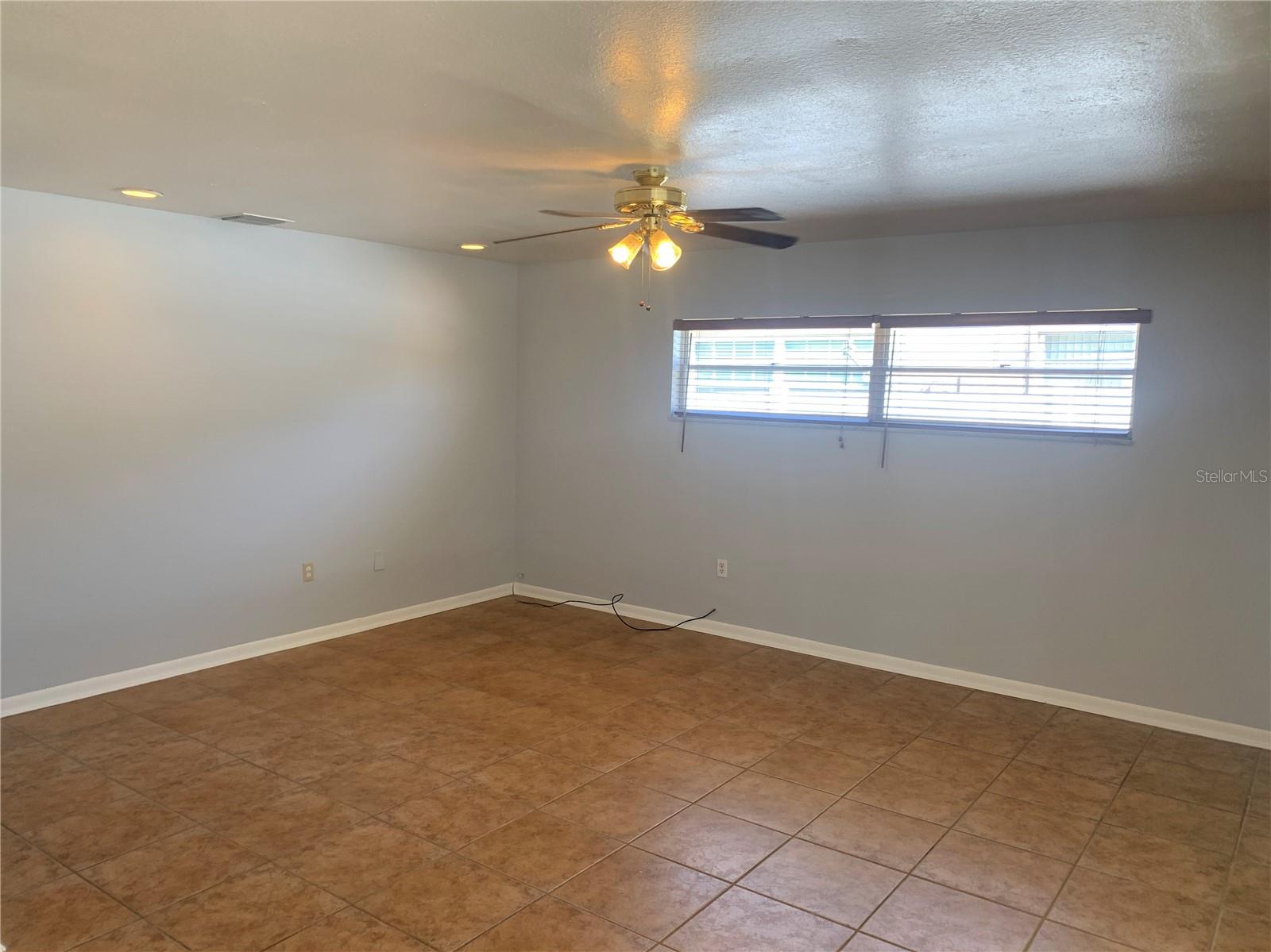 Image 8 of 25 For 523 Spring Oaks Boulevard